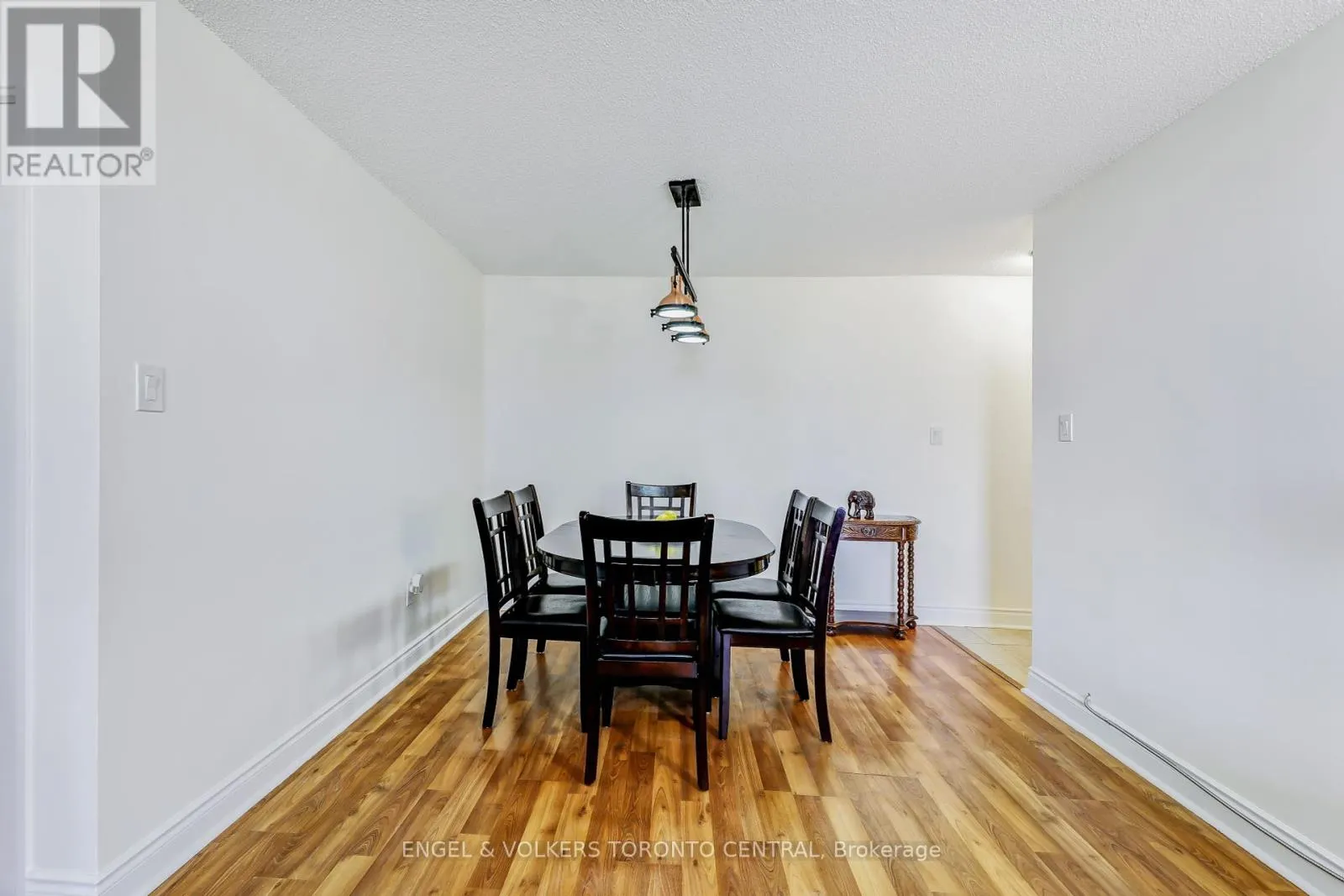 207 - 15 SEWELLS ROAD