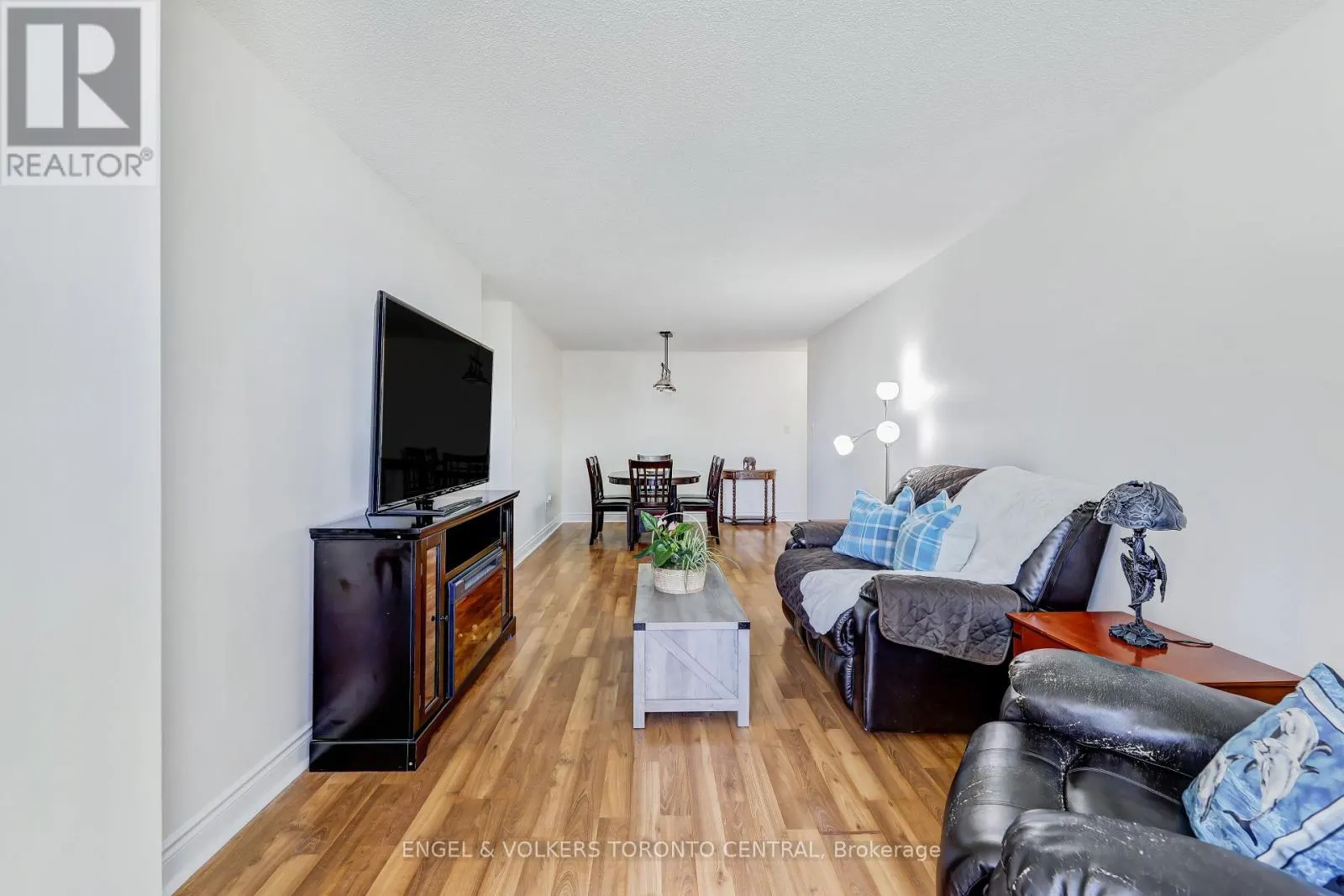 207 - 15 SEWELLS ROAD