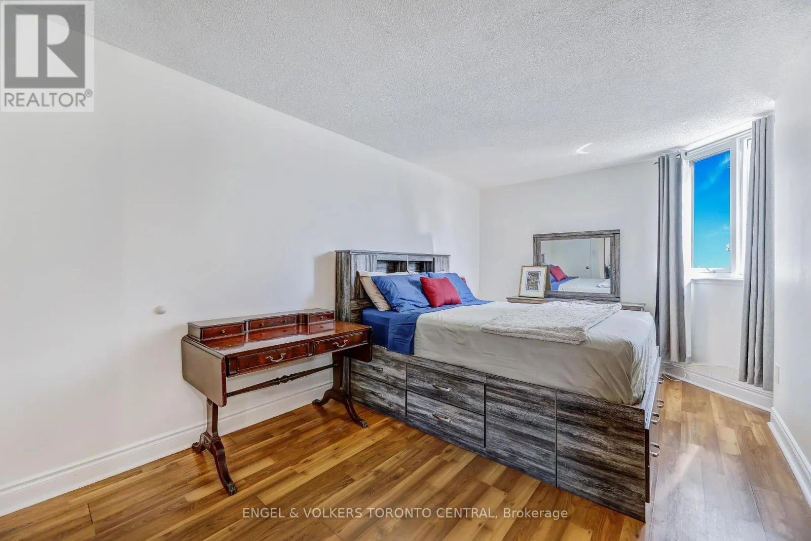 207 - 15 SEWELLS ROAD