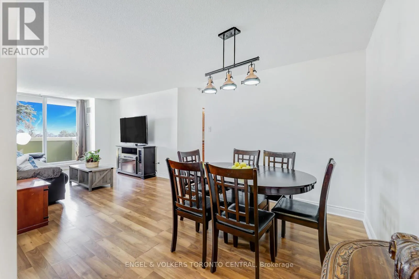 207 - 15 SEWELLS ROAD