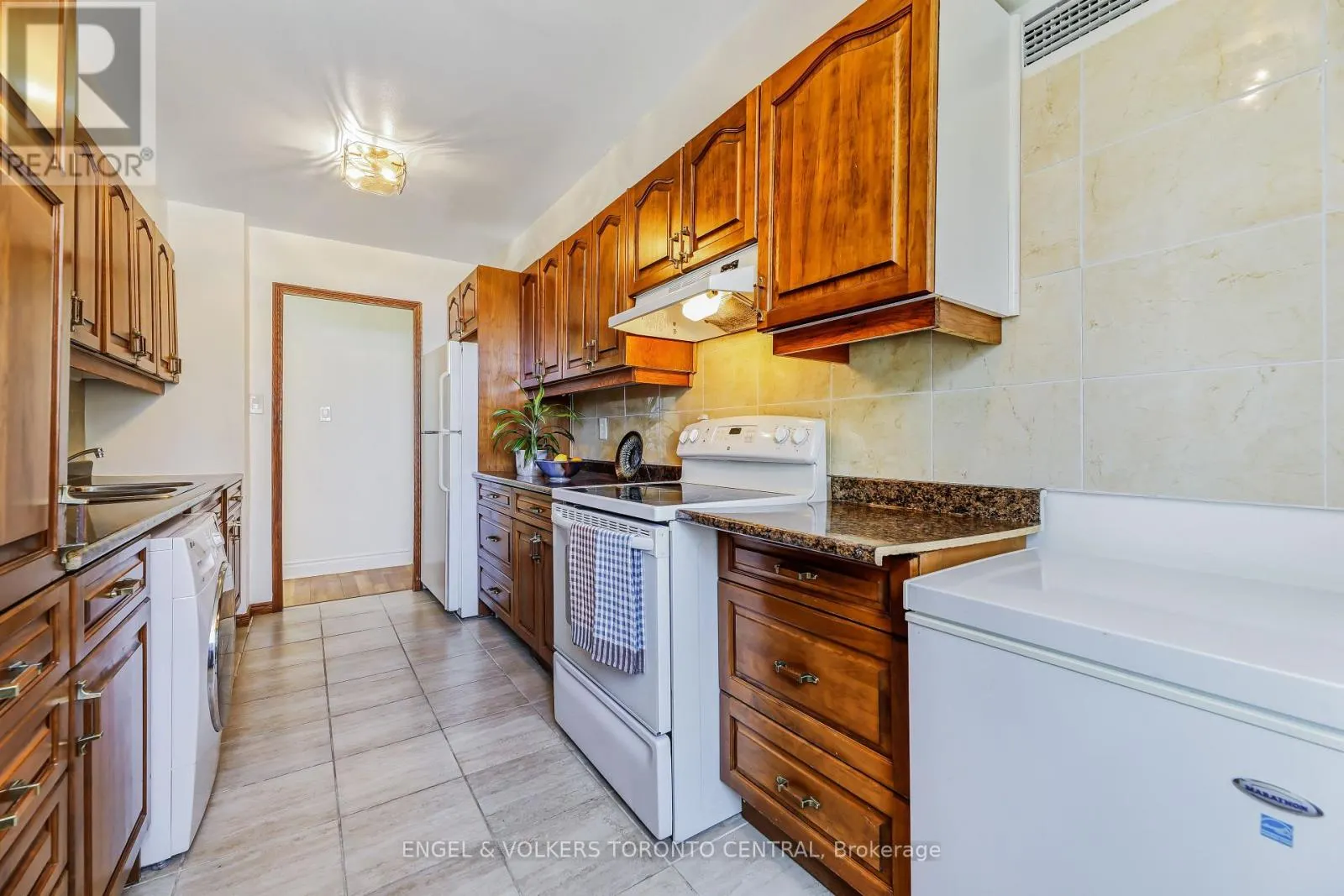 207 - 15 SEWELLS ROAD