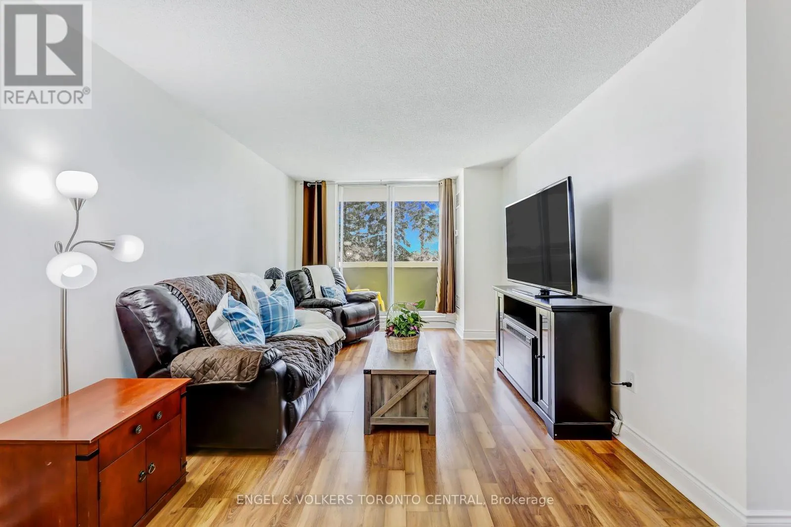 207 - 15 SEWELLS ROAD