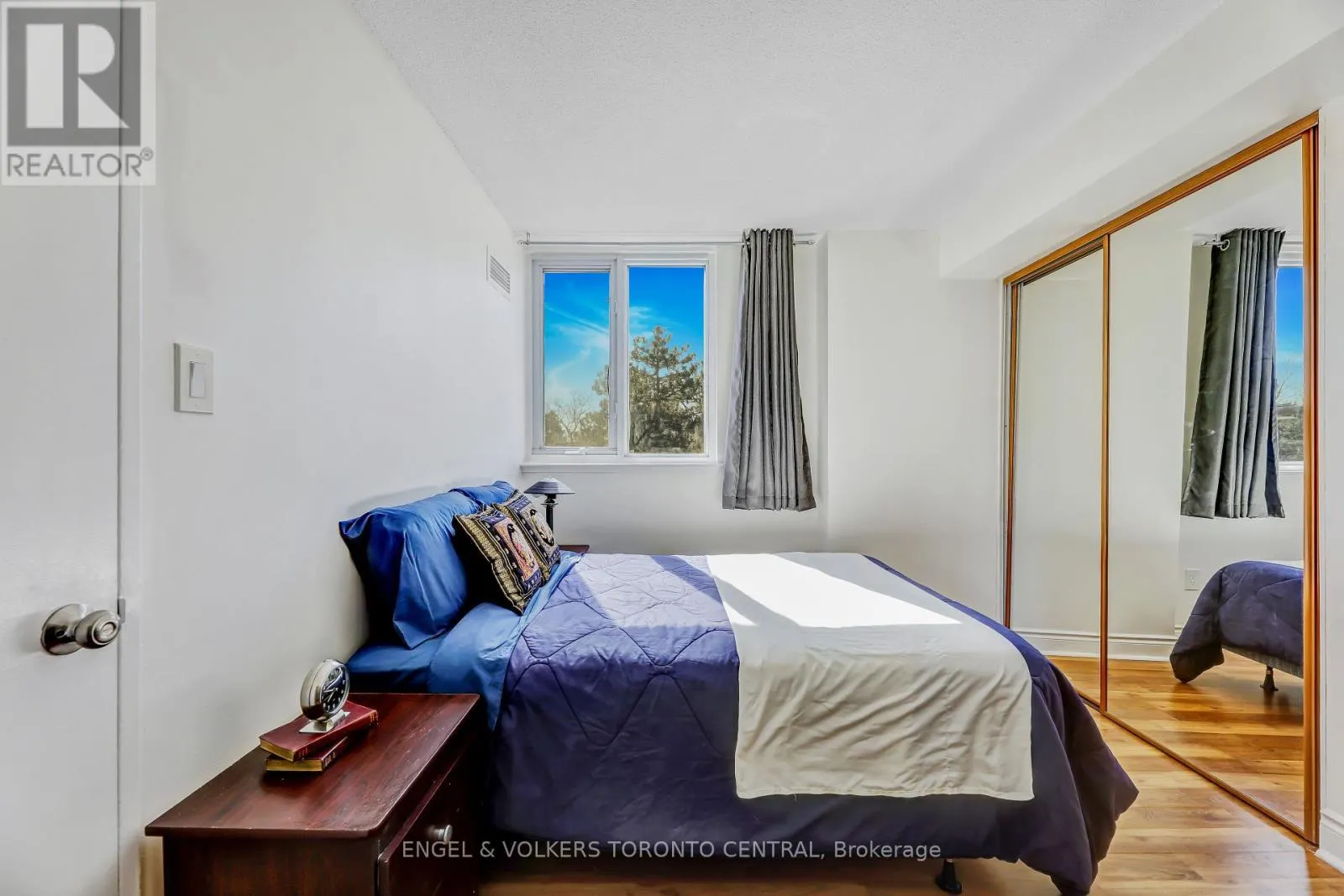 207 - 15 SEWELLS ROAD
