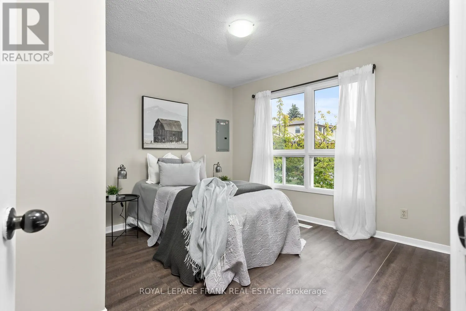 929 SOUTHDOWN DRIVE