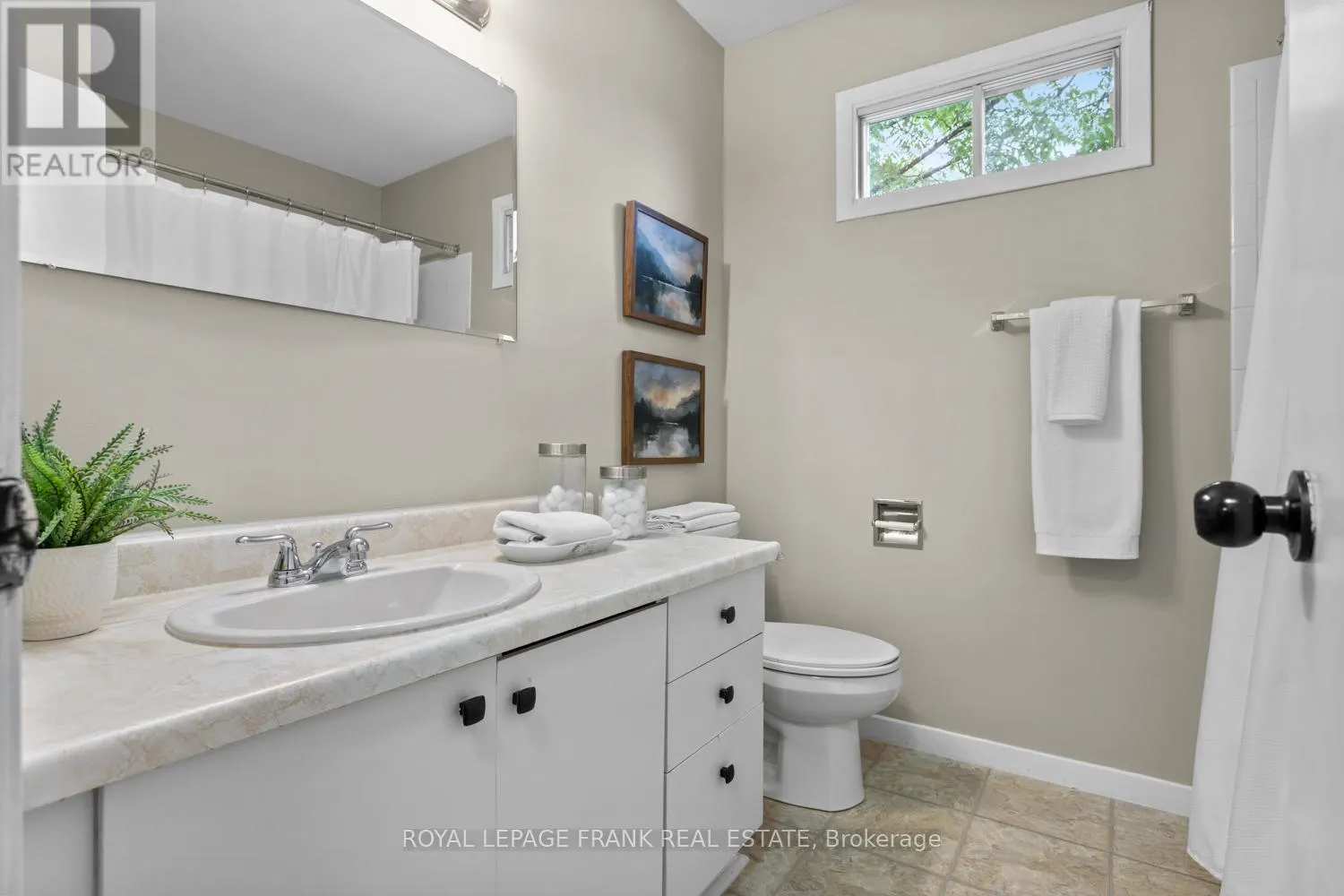 929 SOUTHDOWN DRIVE