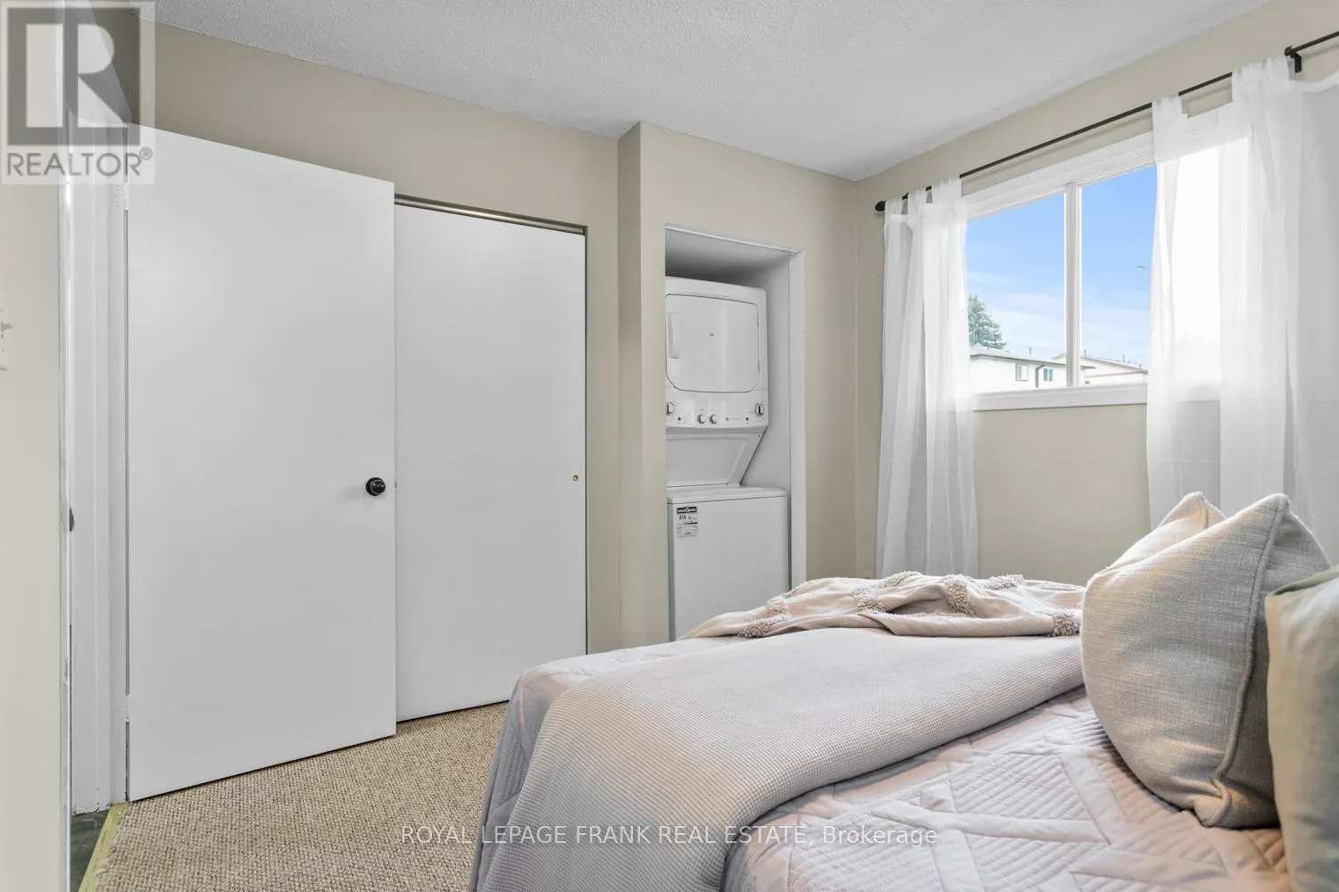 929 SOUTHDOWN DRIVE