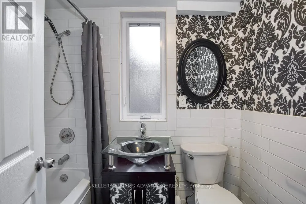 UPPER - 218 BROADVIEW AVENUE