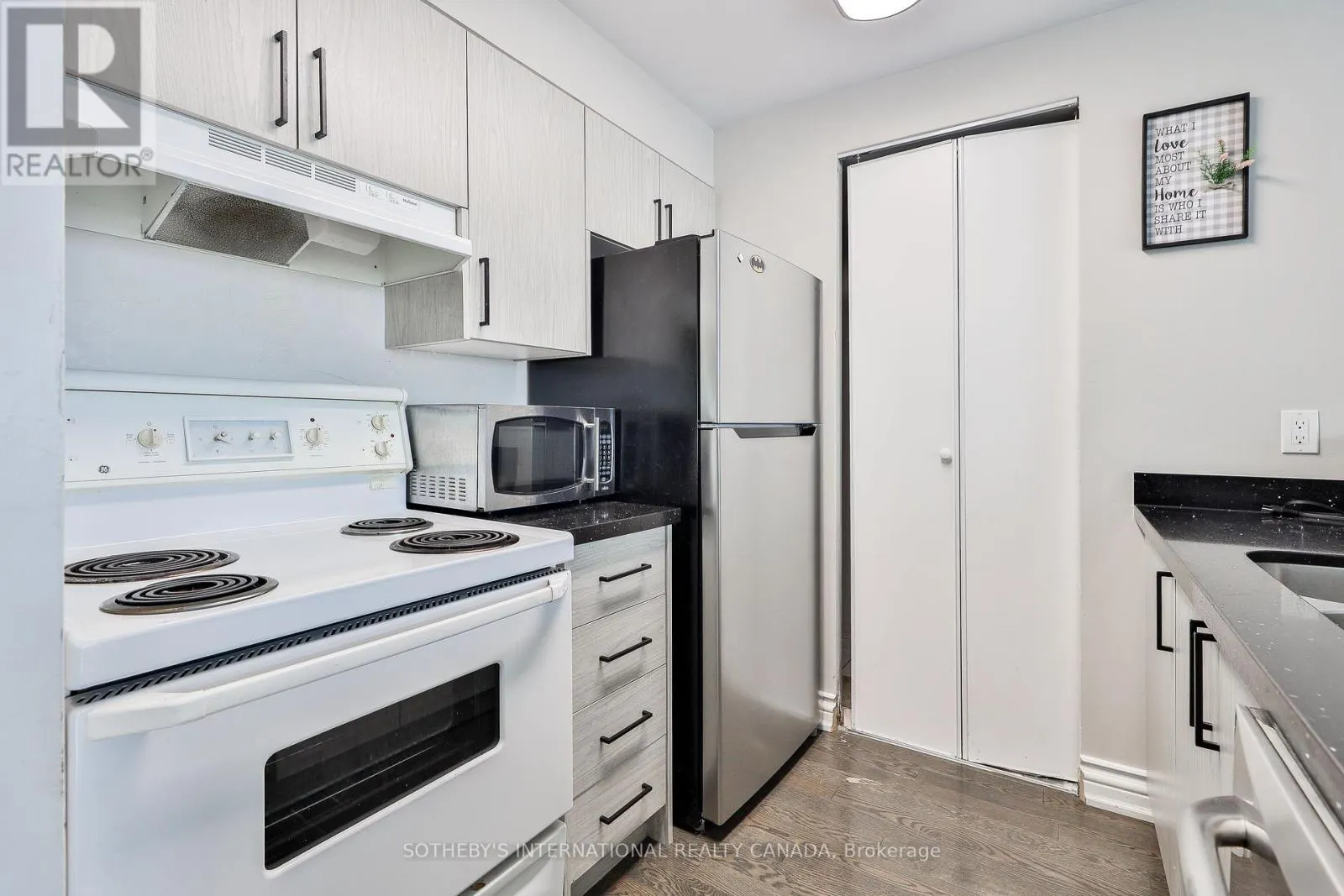 501 - 1625 PICKERING PARKWAY