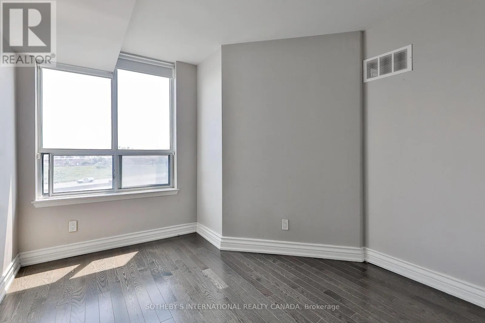 501 - 1625 PICKERING PARKWAY