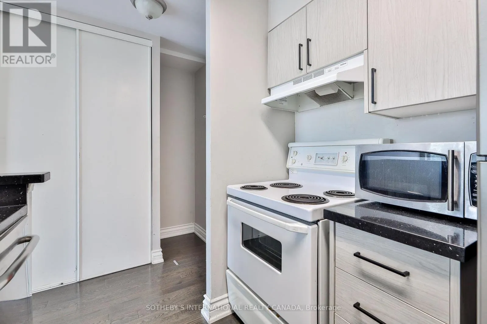 501 - 1625 PICKERING PARKWAY