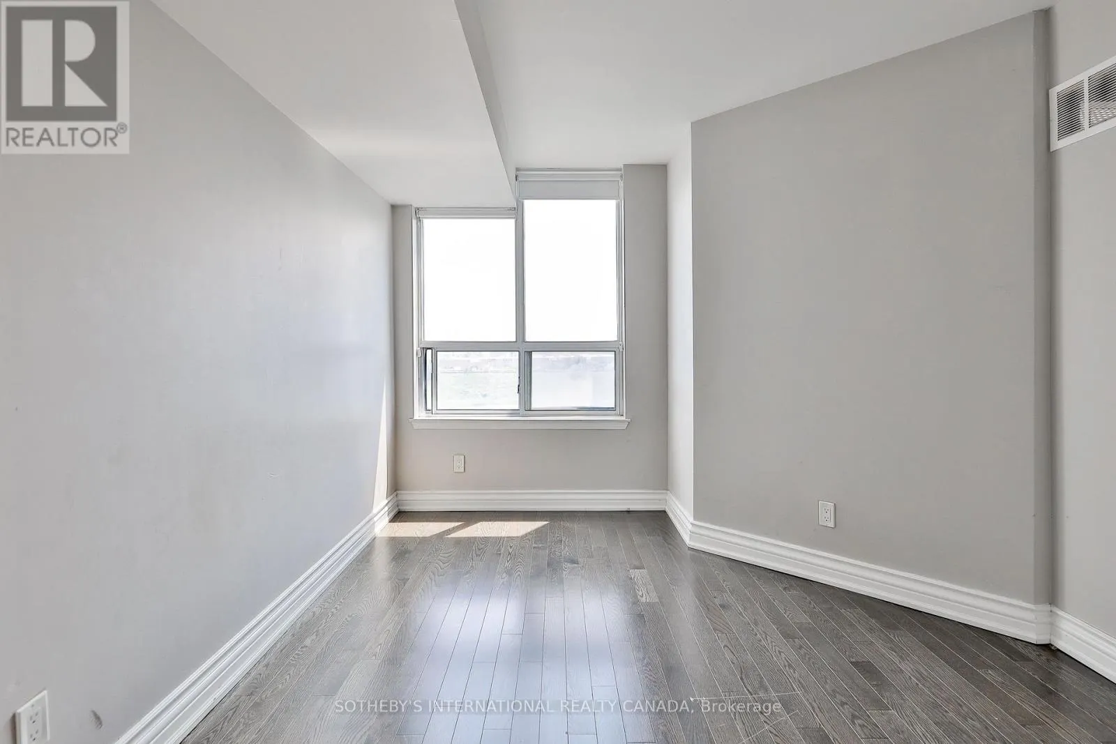 501 - 1625 PICKERING PARKWAY