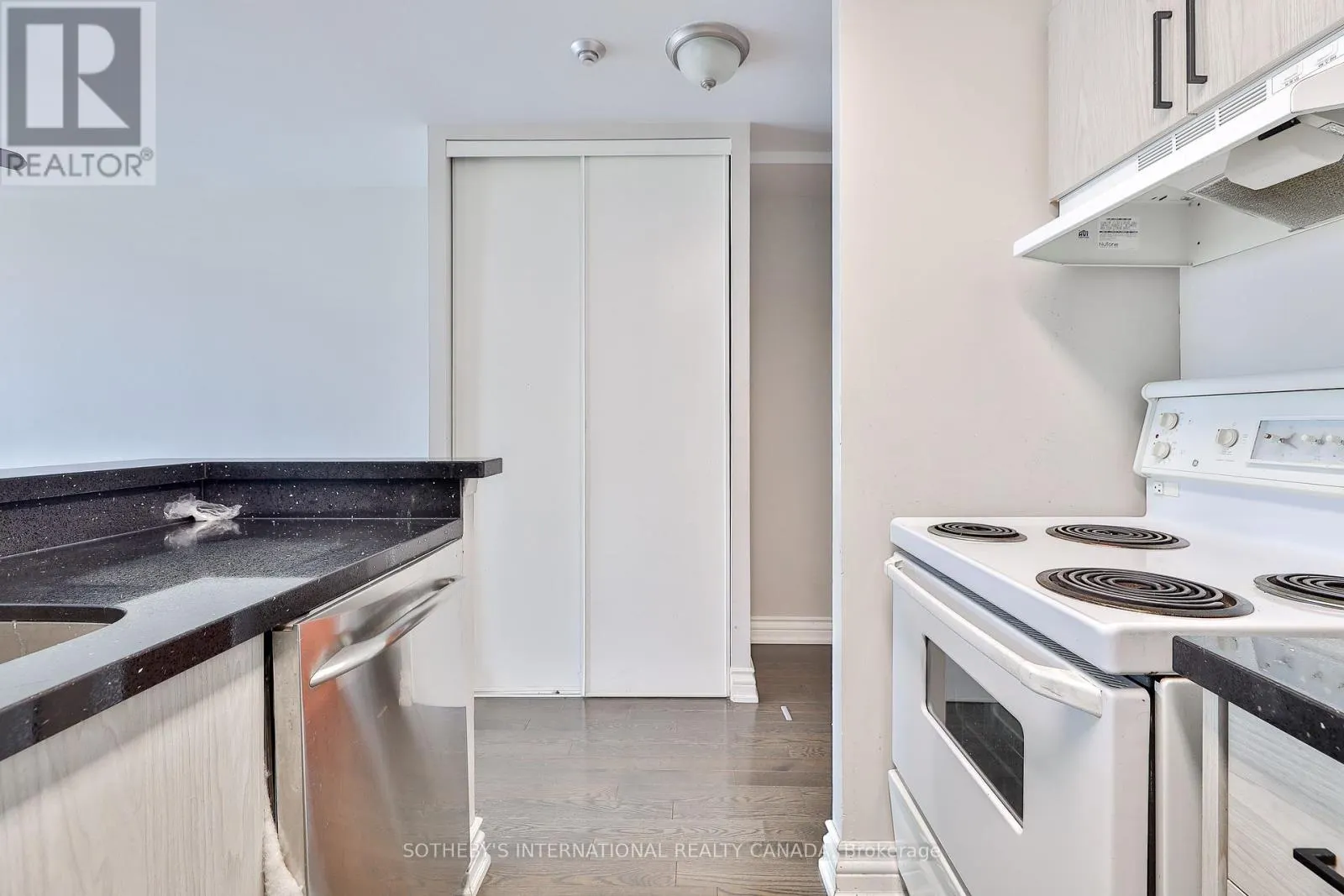 501 - 1625 PICKERING PARKWAY