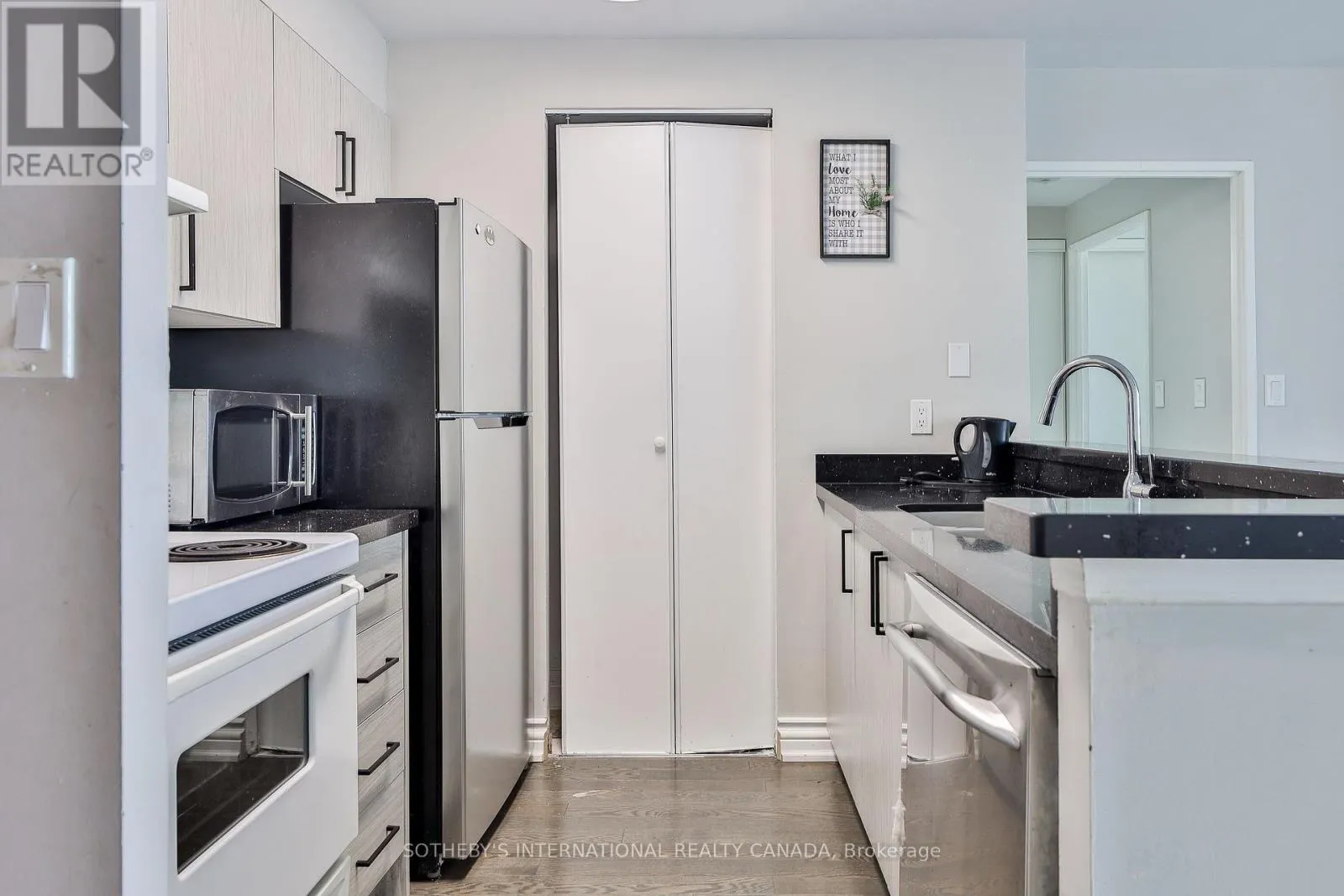 501 - 1625 PICKERING PARKWAY