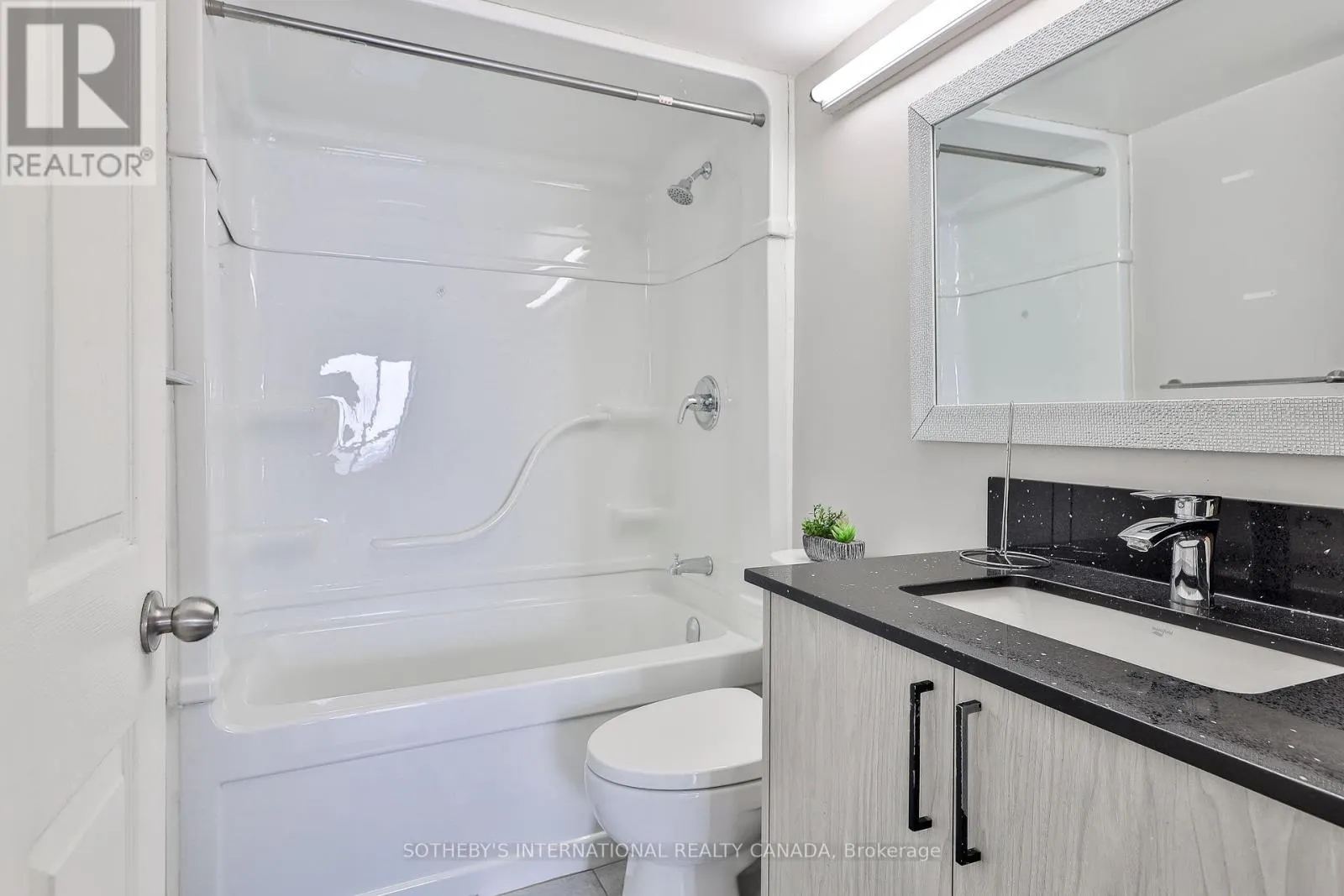 501 - 1625 PICKERING PARKWAY