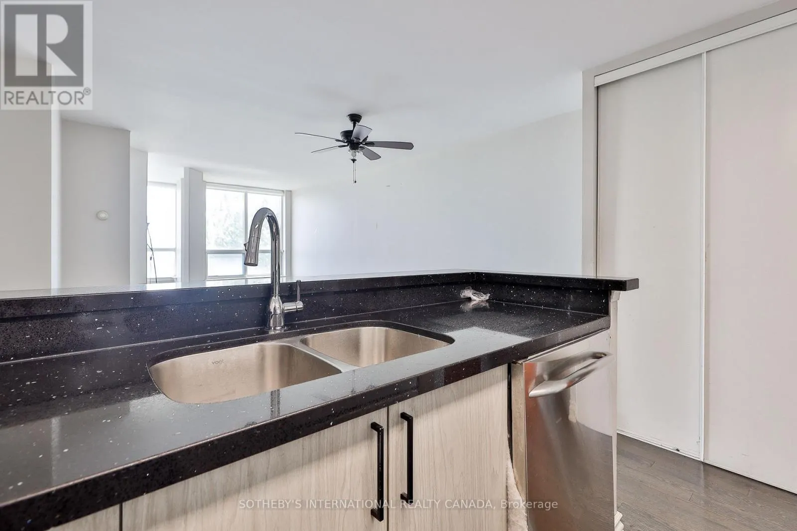 501 - 1625 PICKERING PARKWAY