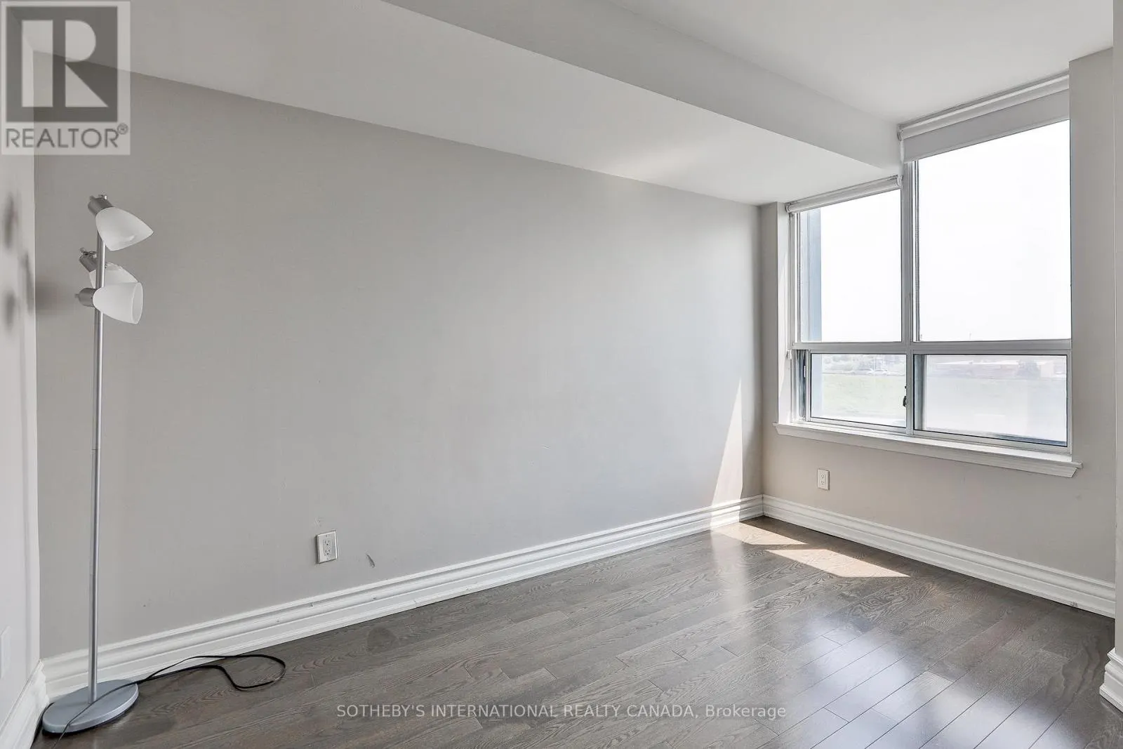 501 - 1625 PICKERING PARKWAY