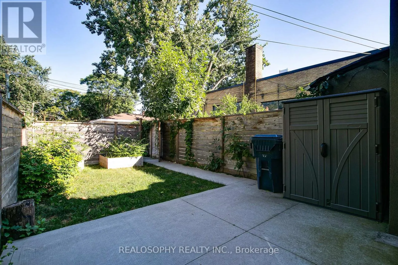 584 EASTERN AVENUE