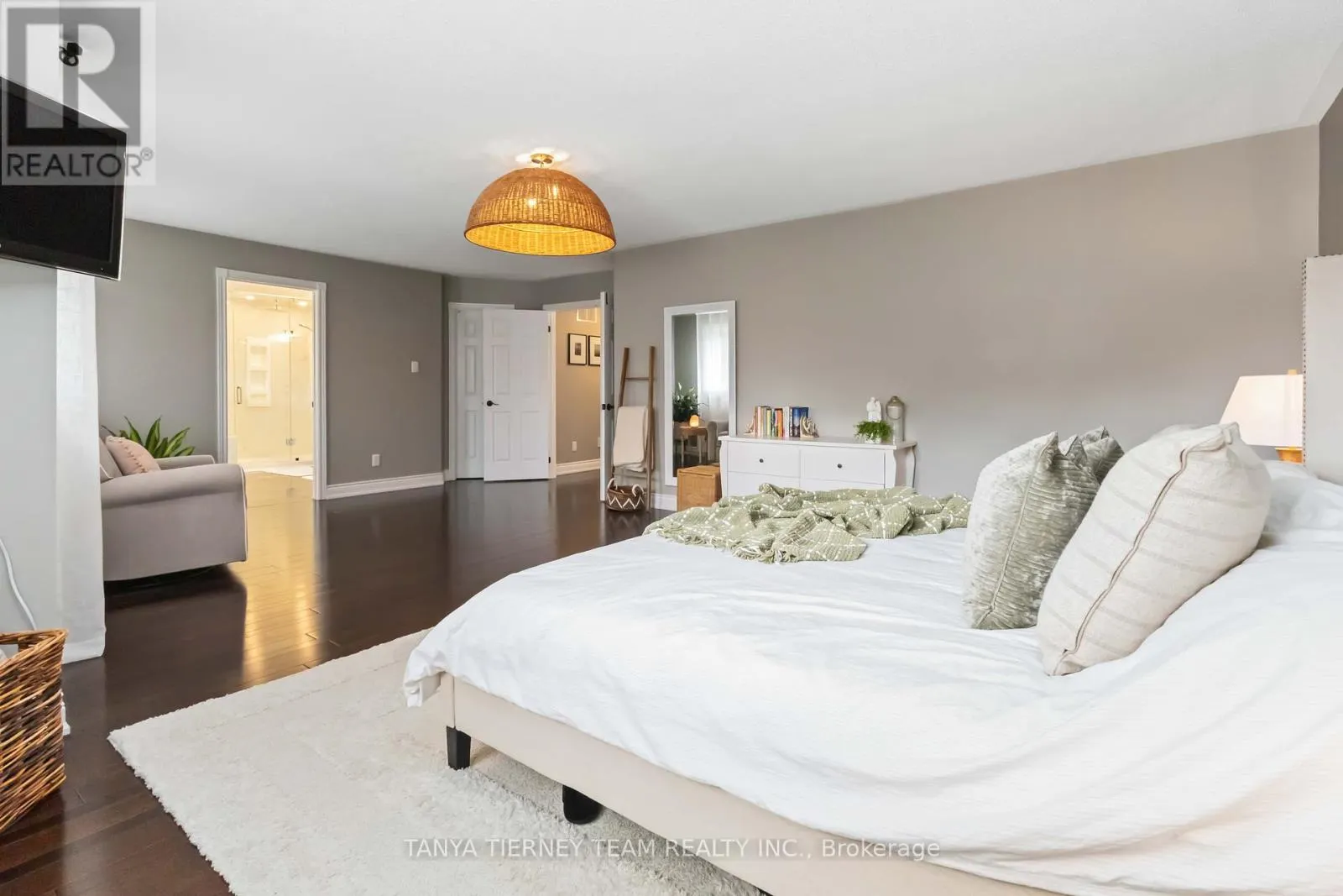 8 GOWAN DRIVE