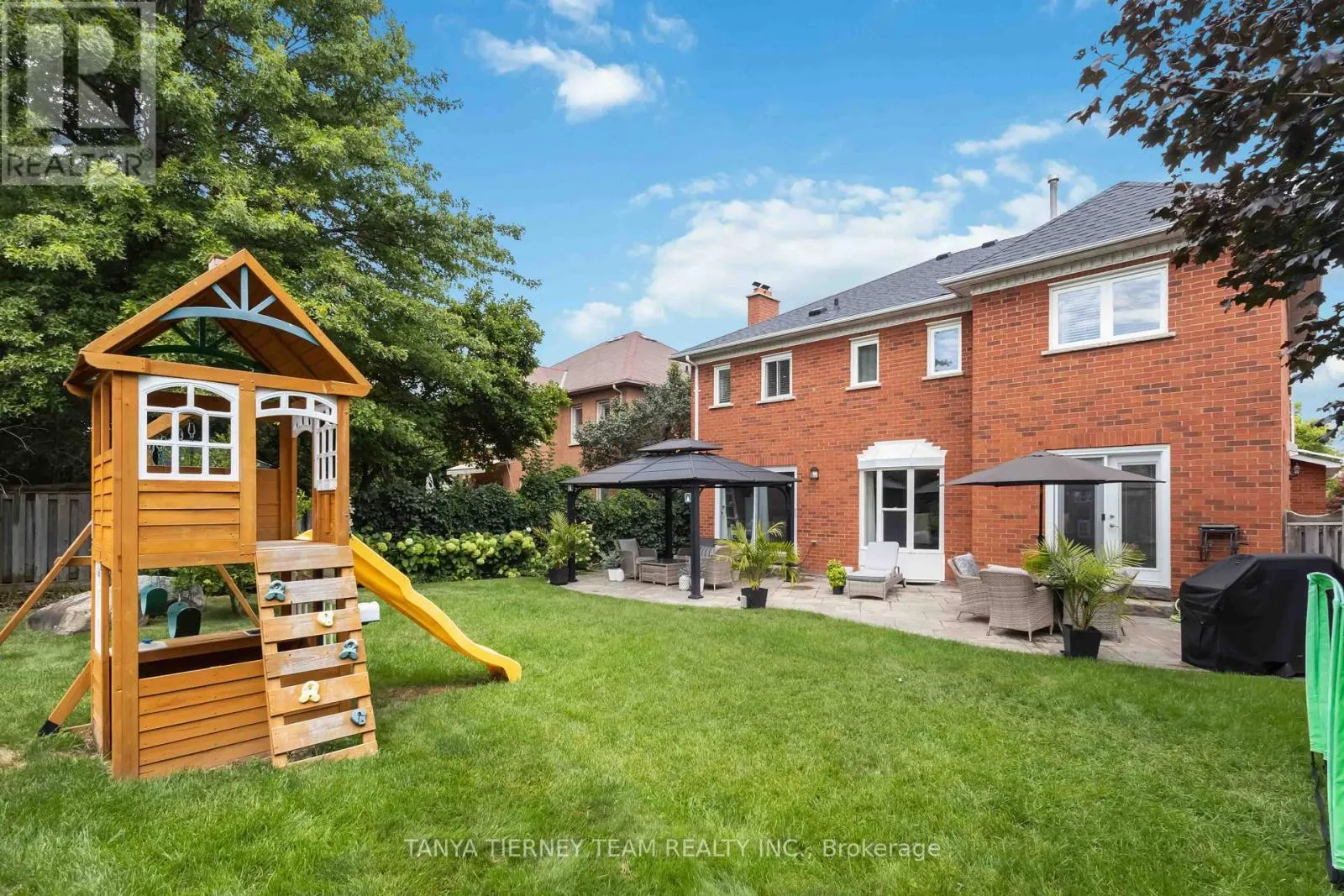 8 GOWAN DRIVE
