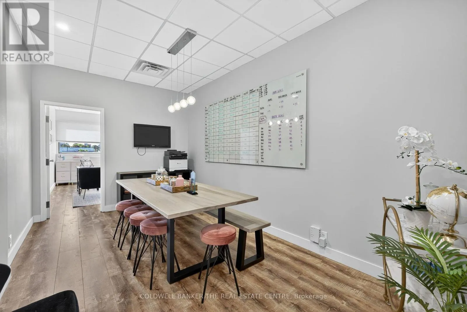 202 - 15 HARWOOD AVENUE S