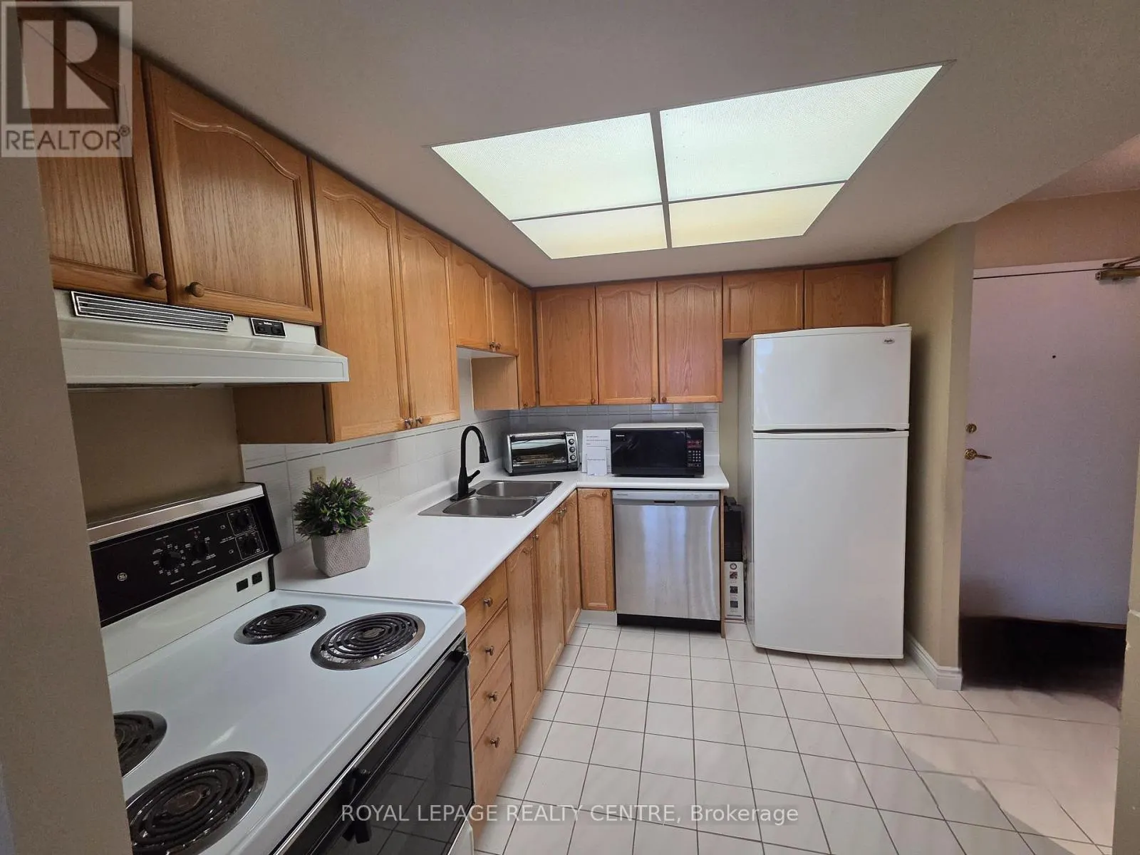 628 - 1091 KINGSTON ROAD