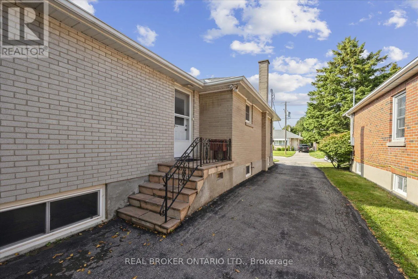 89 PONTIAC AVENUE