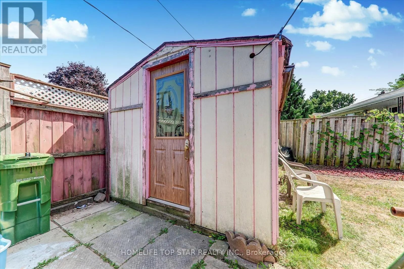 40 LOMBARDY CRESCENT