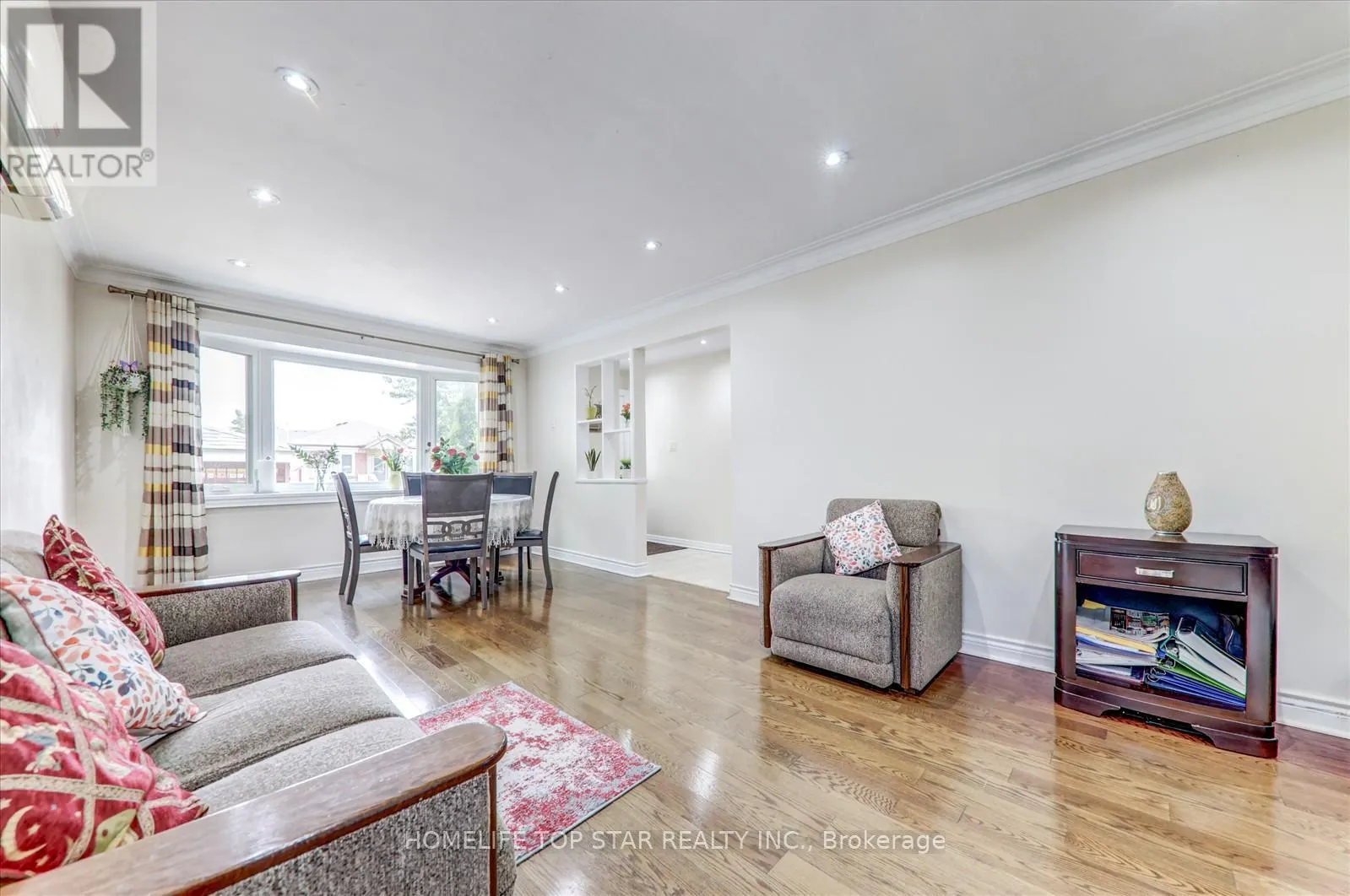 40 LOMBARDY CRESCENT