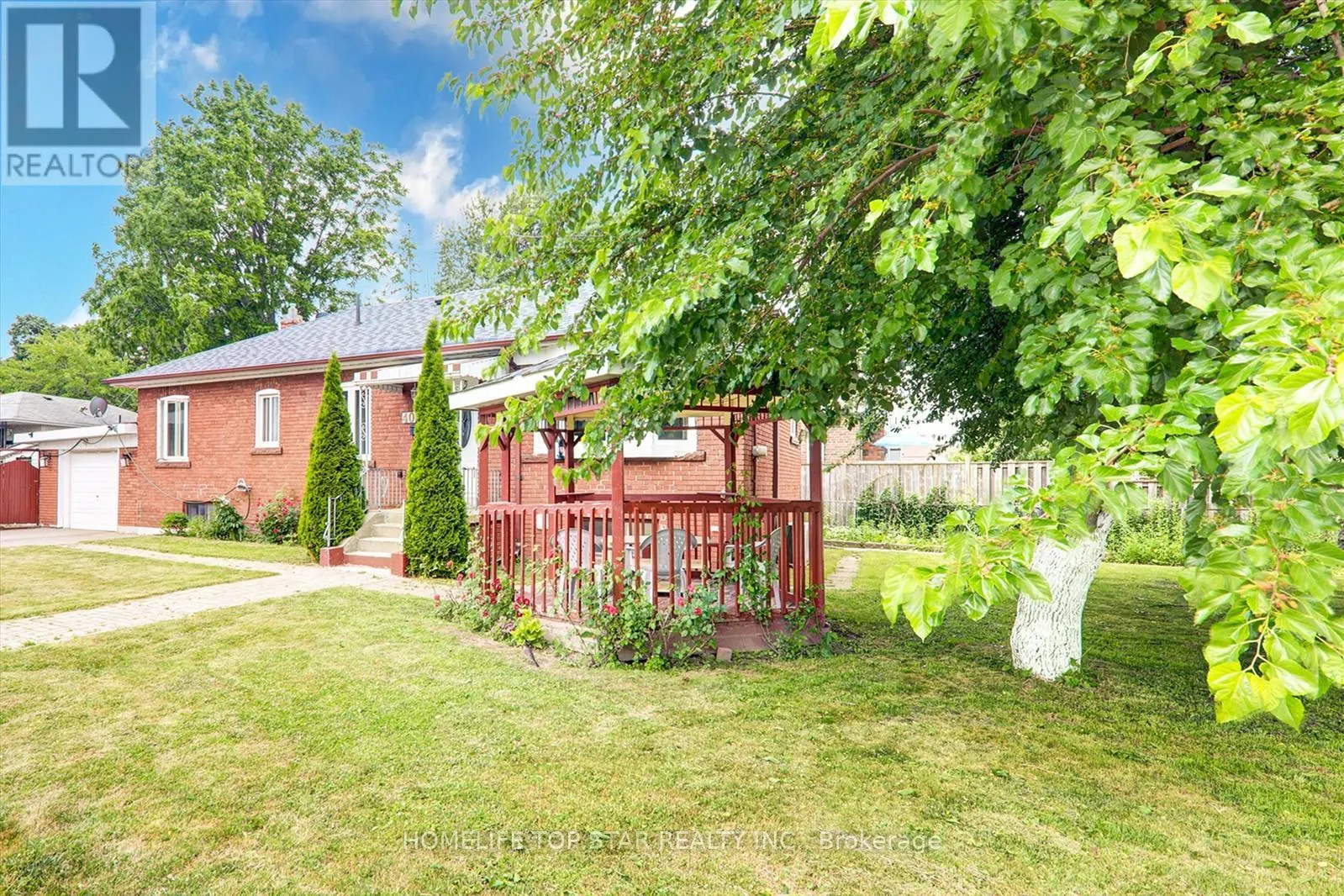 40 LOMBARDY CRESCENT