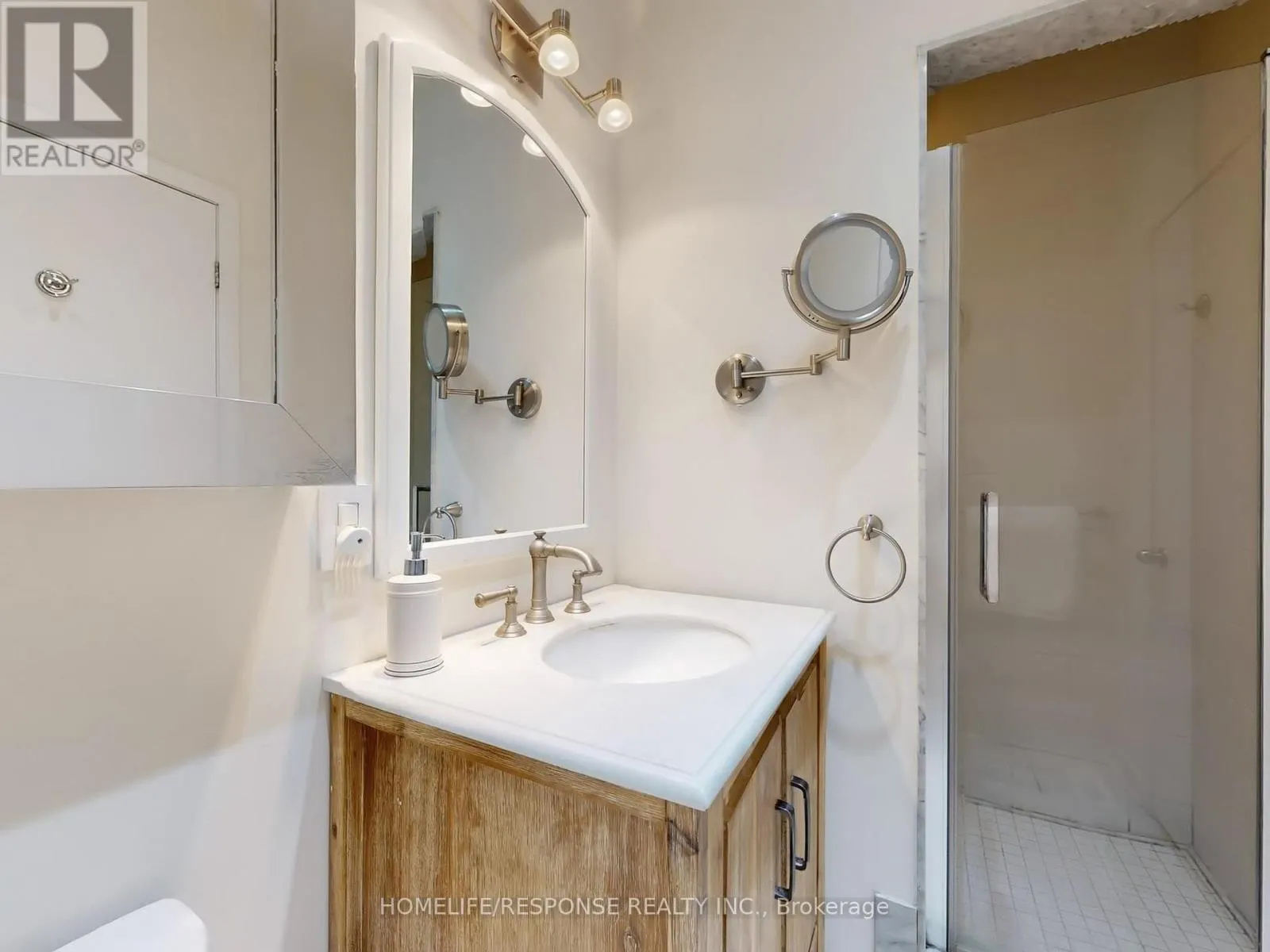 1095 DUNDAS STREET E