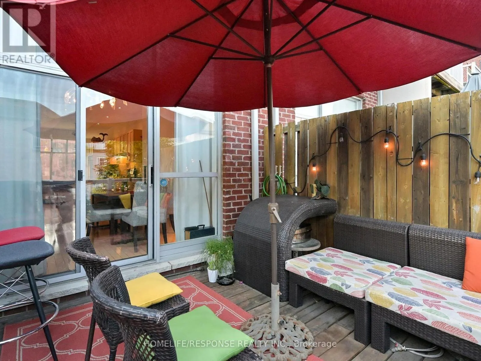 1095 DUNDAS STREET E