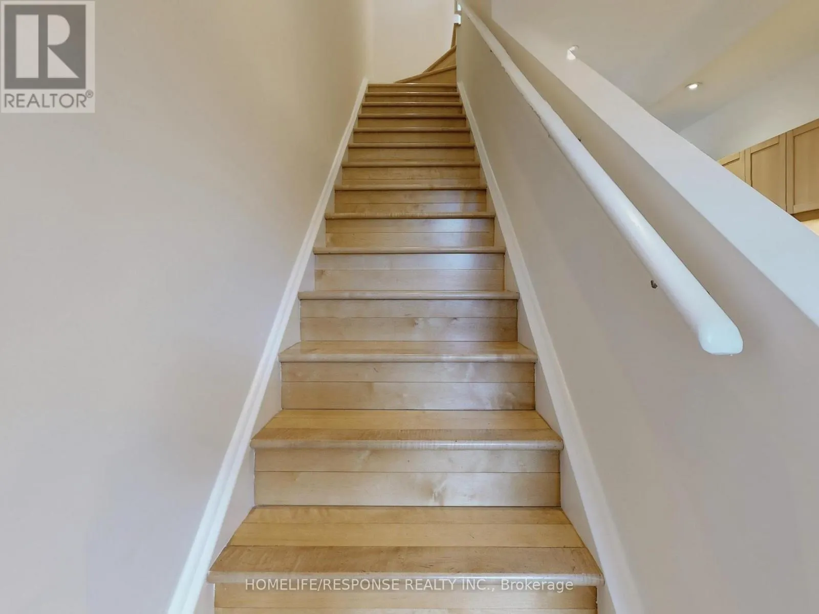 1095 DUNDAS STREET E