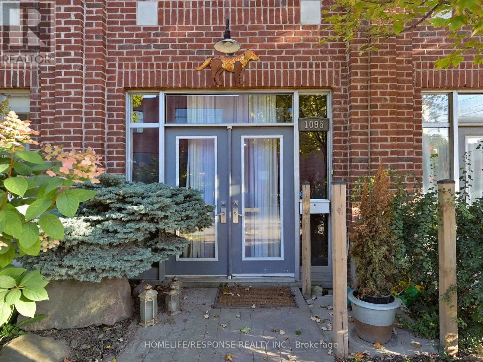 1095 DUNDAS STREET E