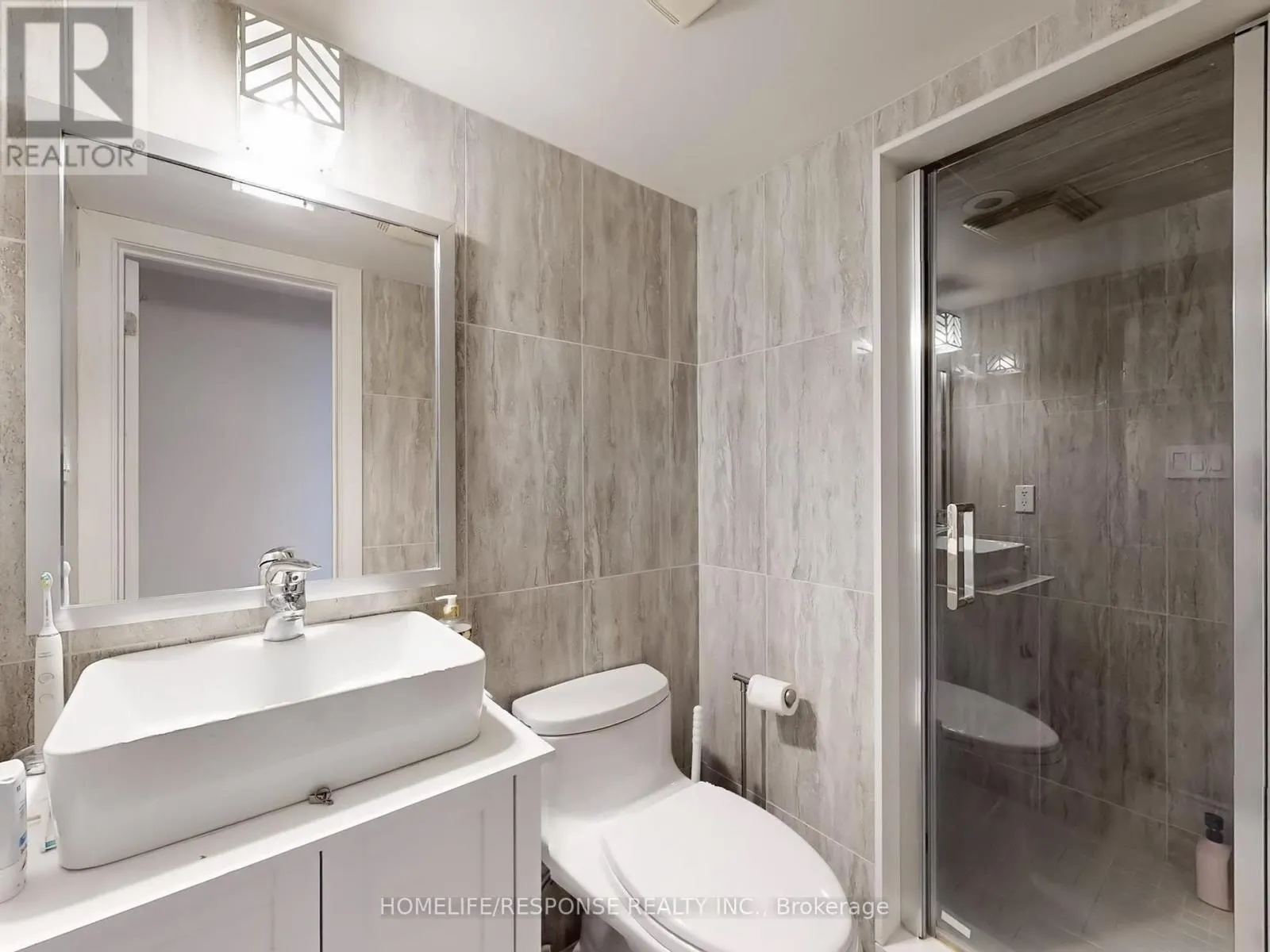 1095 DUNDAS STREET E