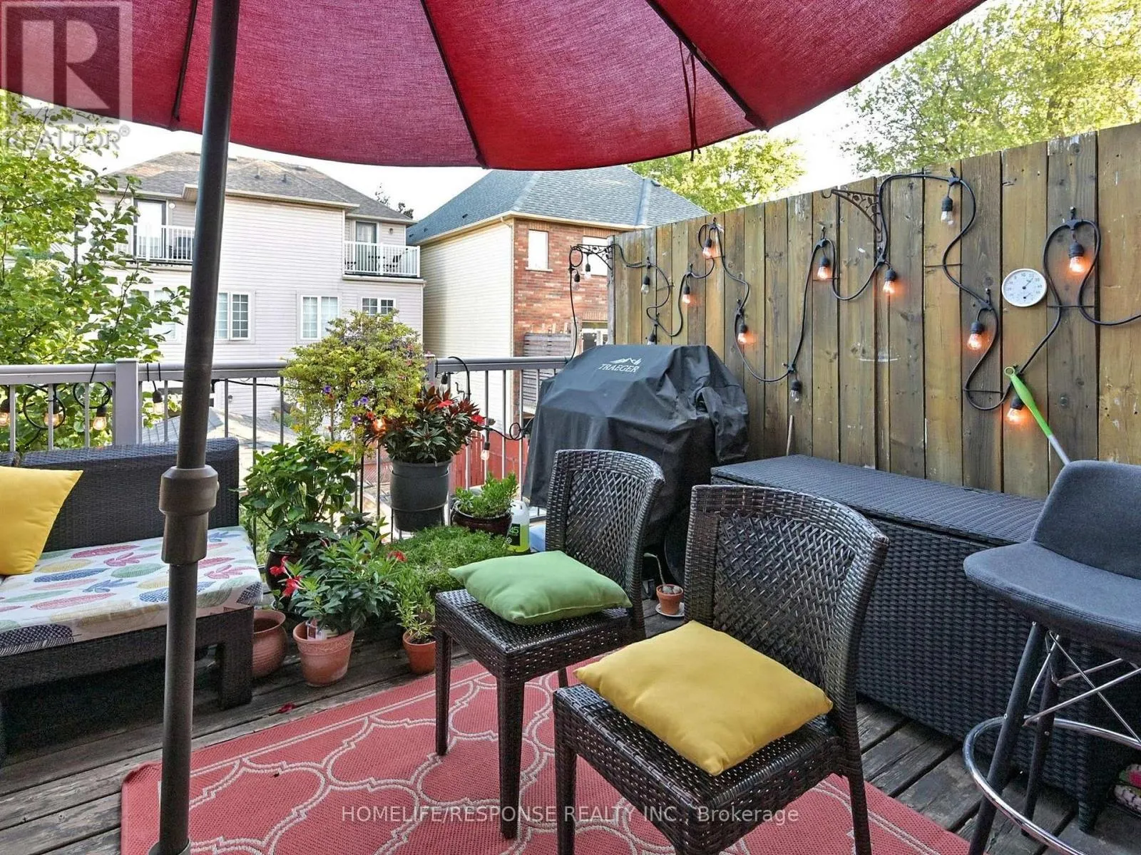 1095 DUNDAS STREET E