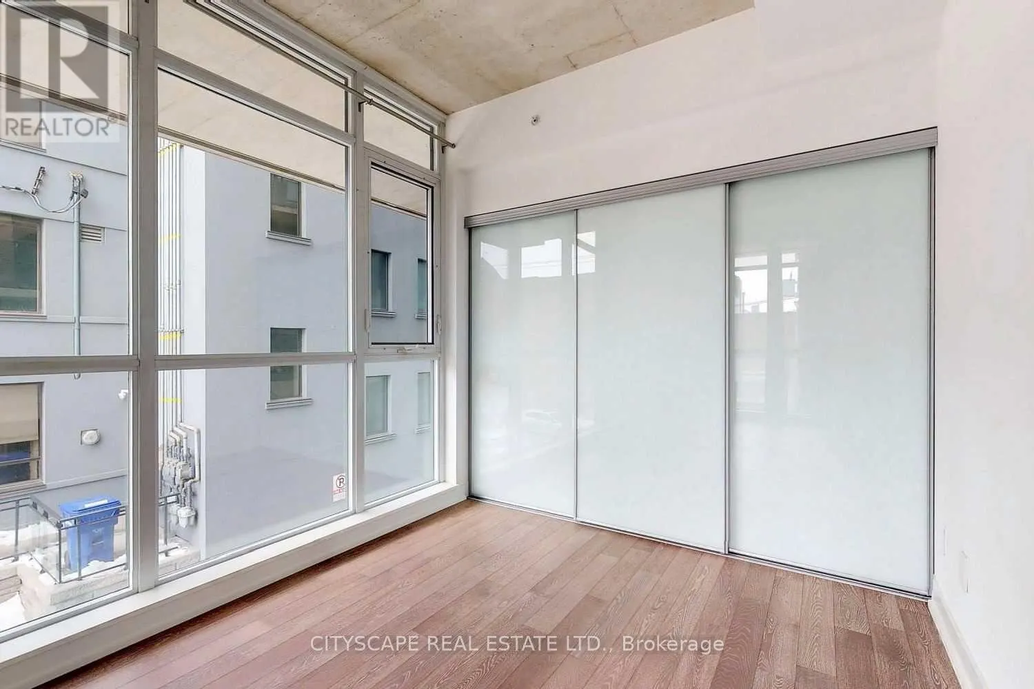 220 - 1190 DUNDAS STREET E