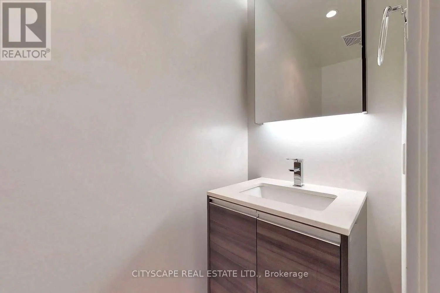 220 - 1190 DUNDAS STREET E