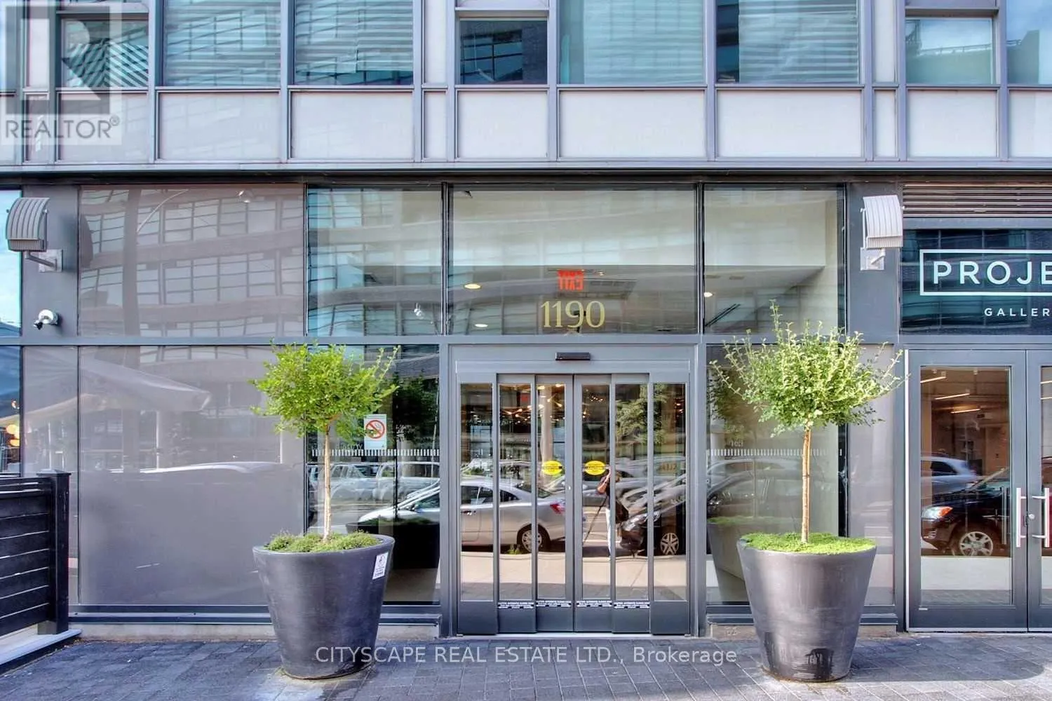 220 - 1190 DUNDAS STREET E