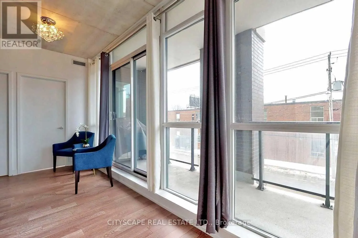 220 - 1190 DUNDAS STREET E