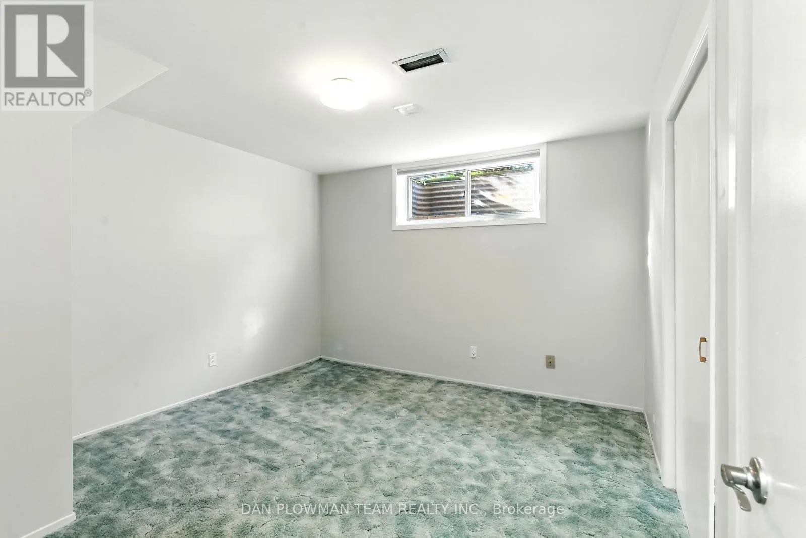 83 SHERWOOD ROAD E