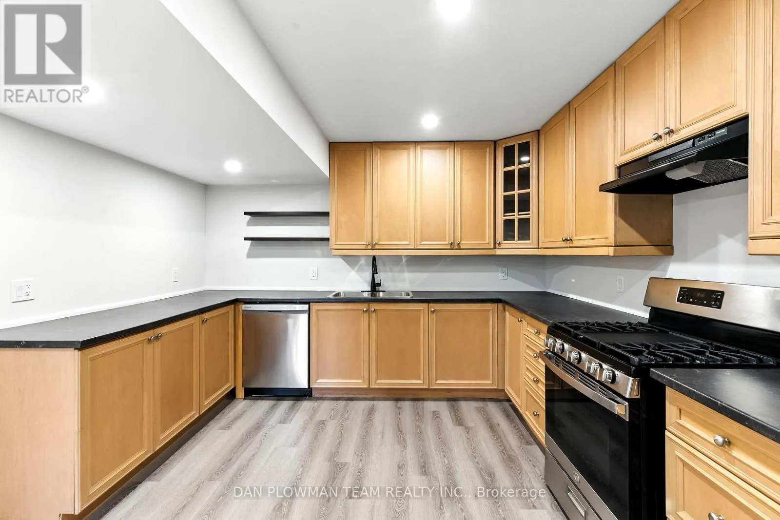 83 SHERWOOD ROAD E