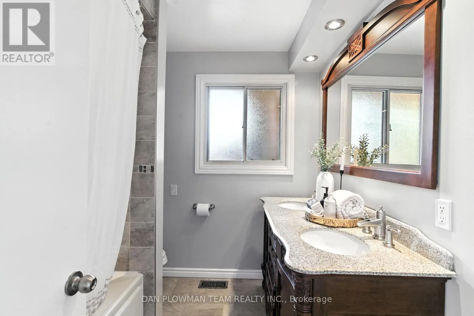 83 SHERWOOD ROAD E