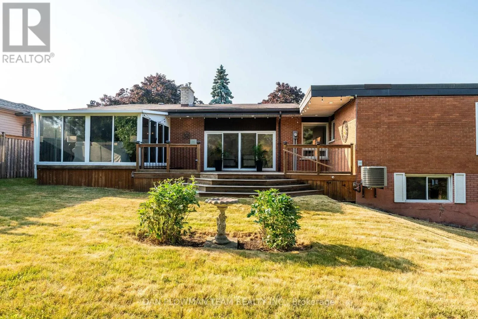 83 SHERWOOD ROAD E