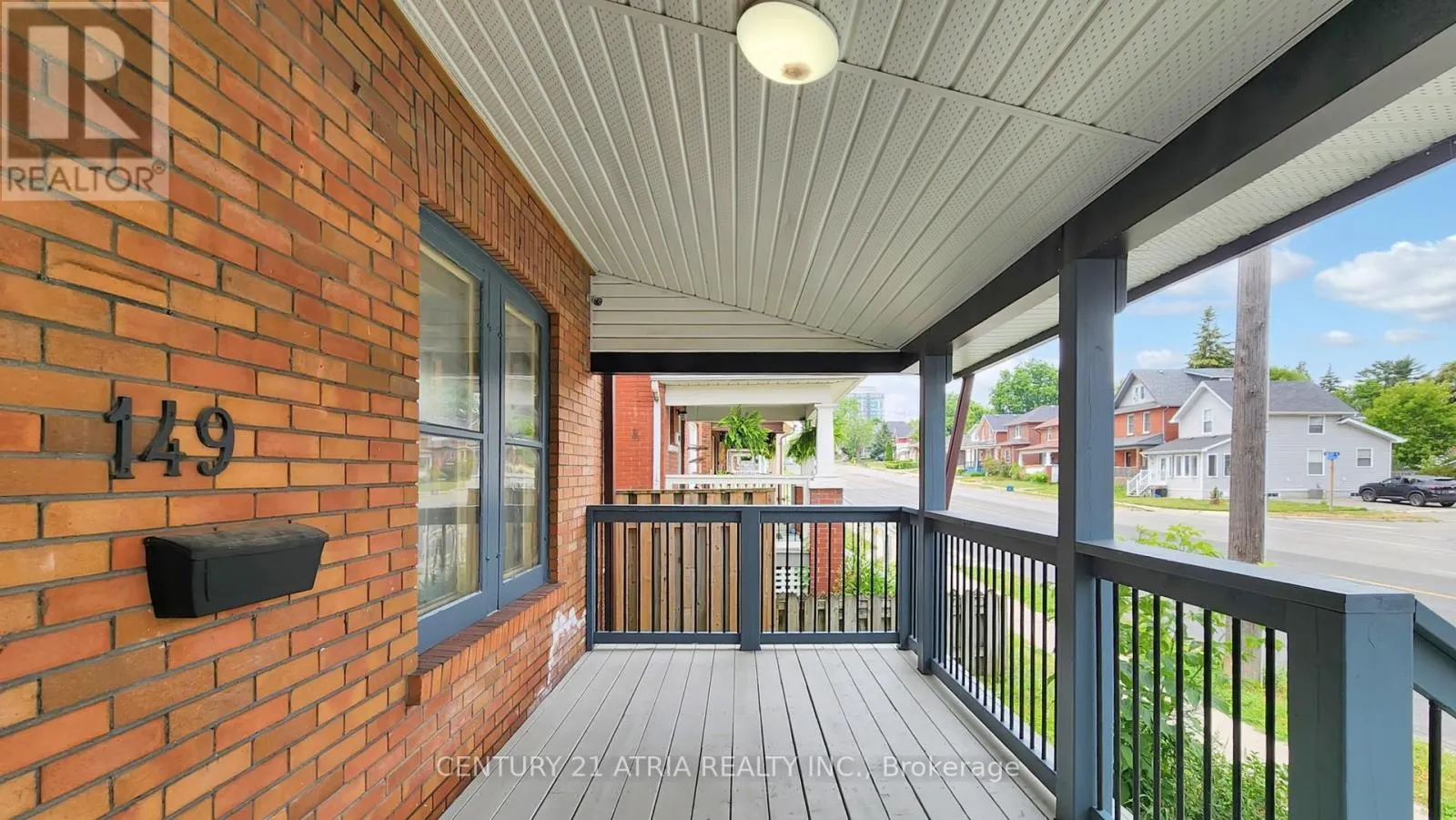 149 ADELAIDE AVENUE E