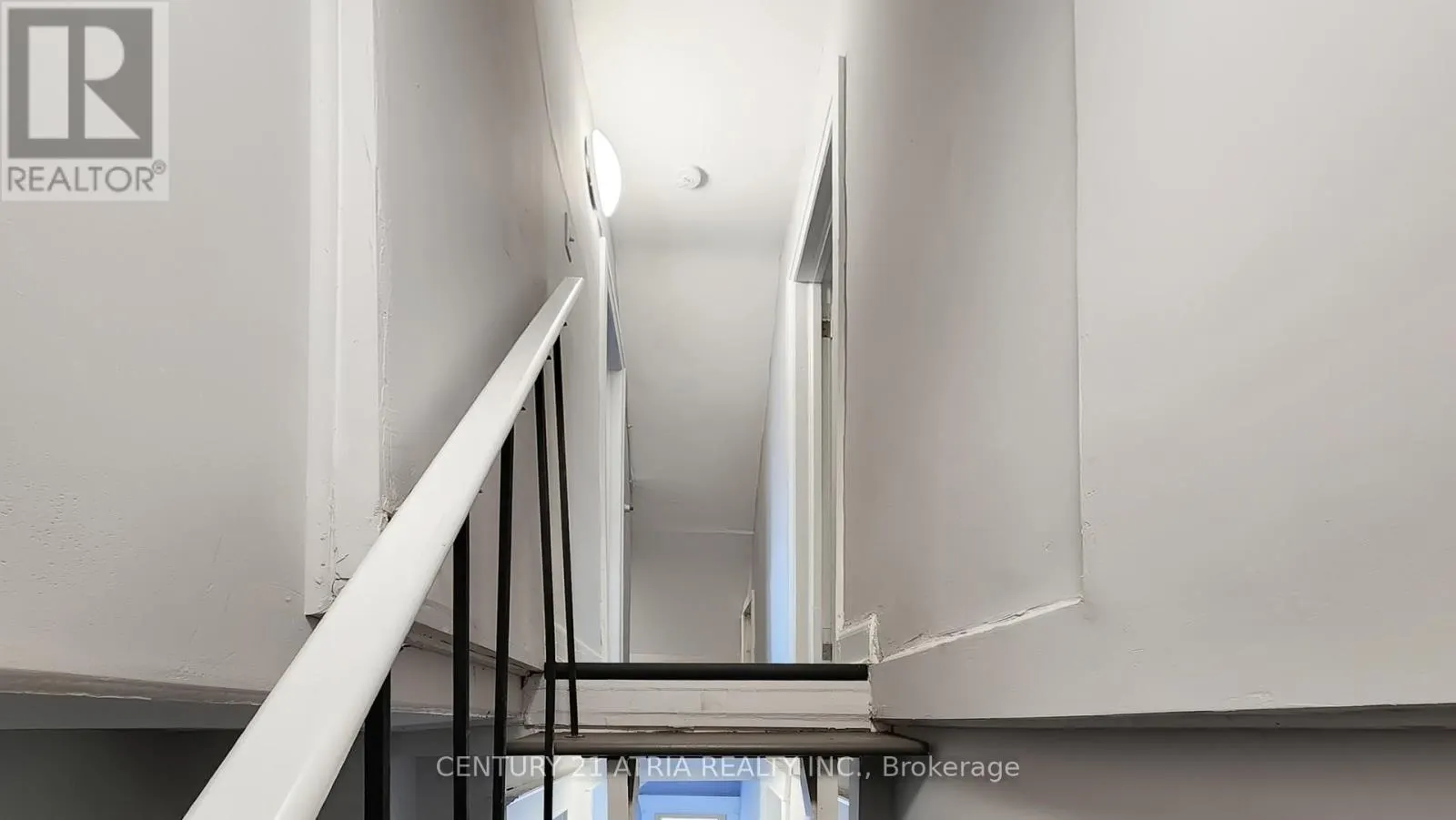 149 ADELAIDE AVENUE E