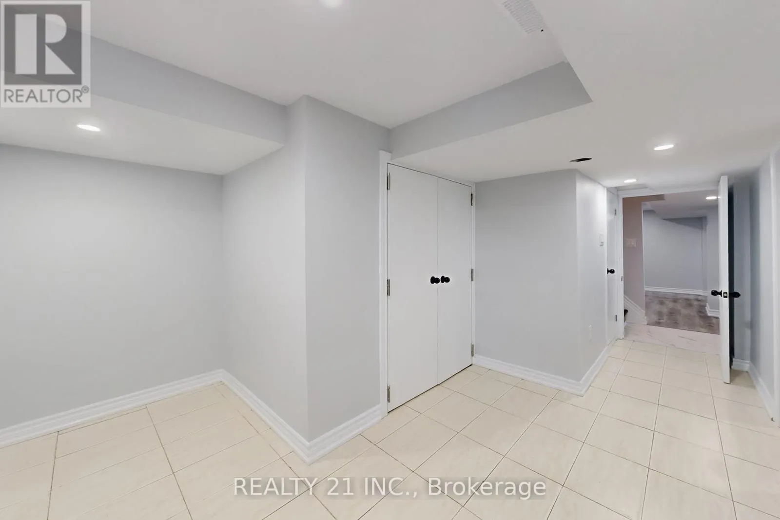 7 STONEY CREEK DRIVE