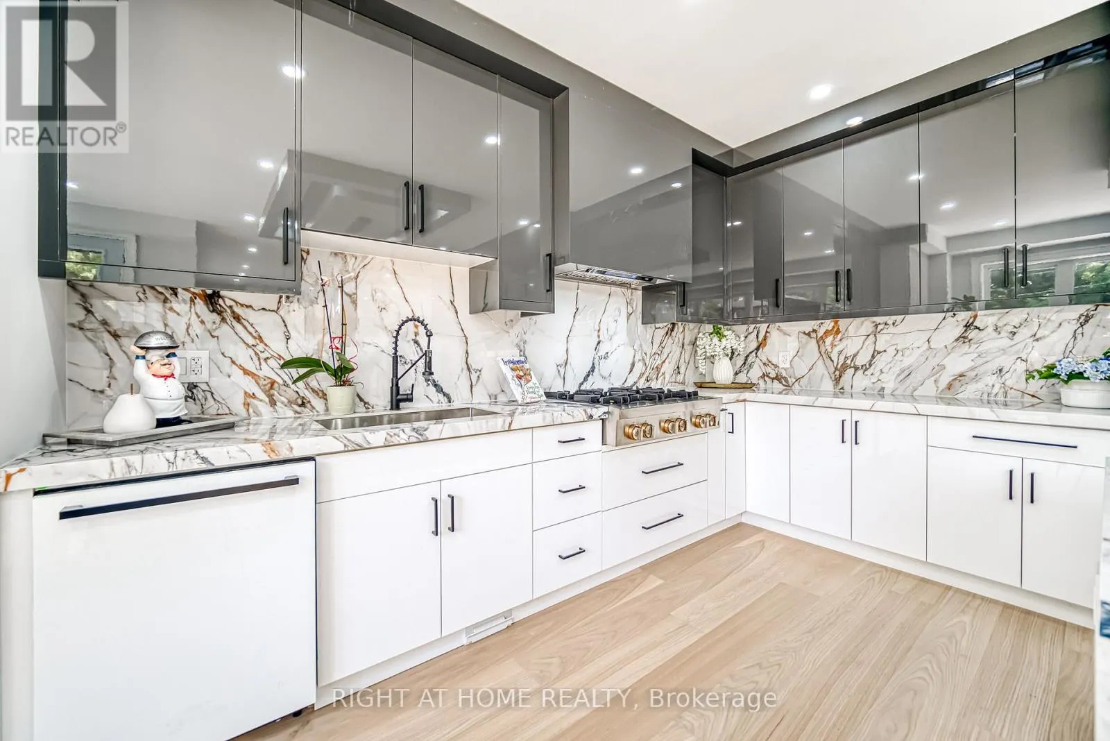 203 SCARBORO CRESCENT