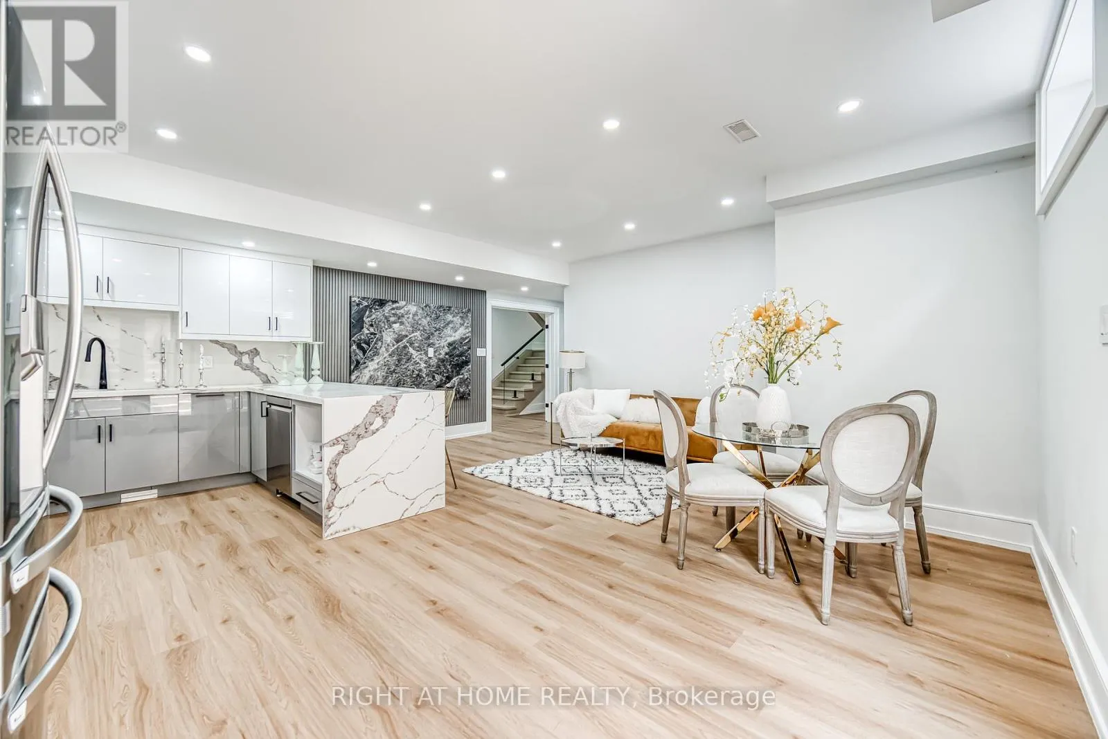 203 SCARBORO CRESCENT