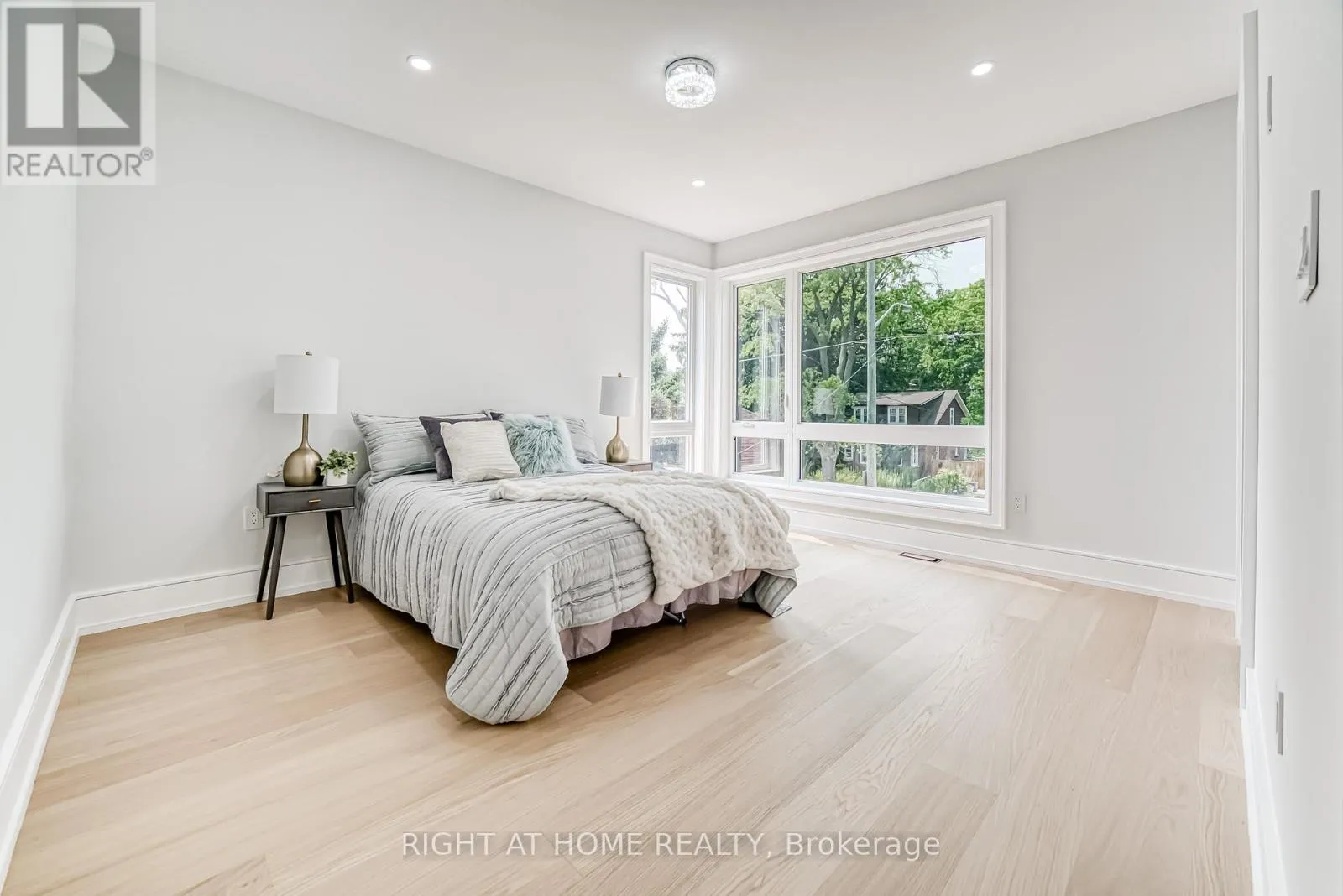 203 SCARBORO CRESCENT