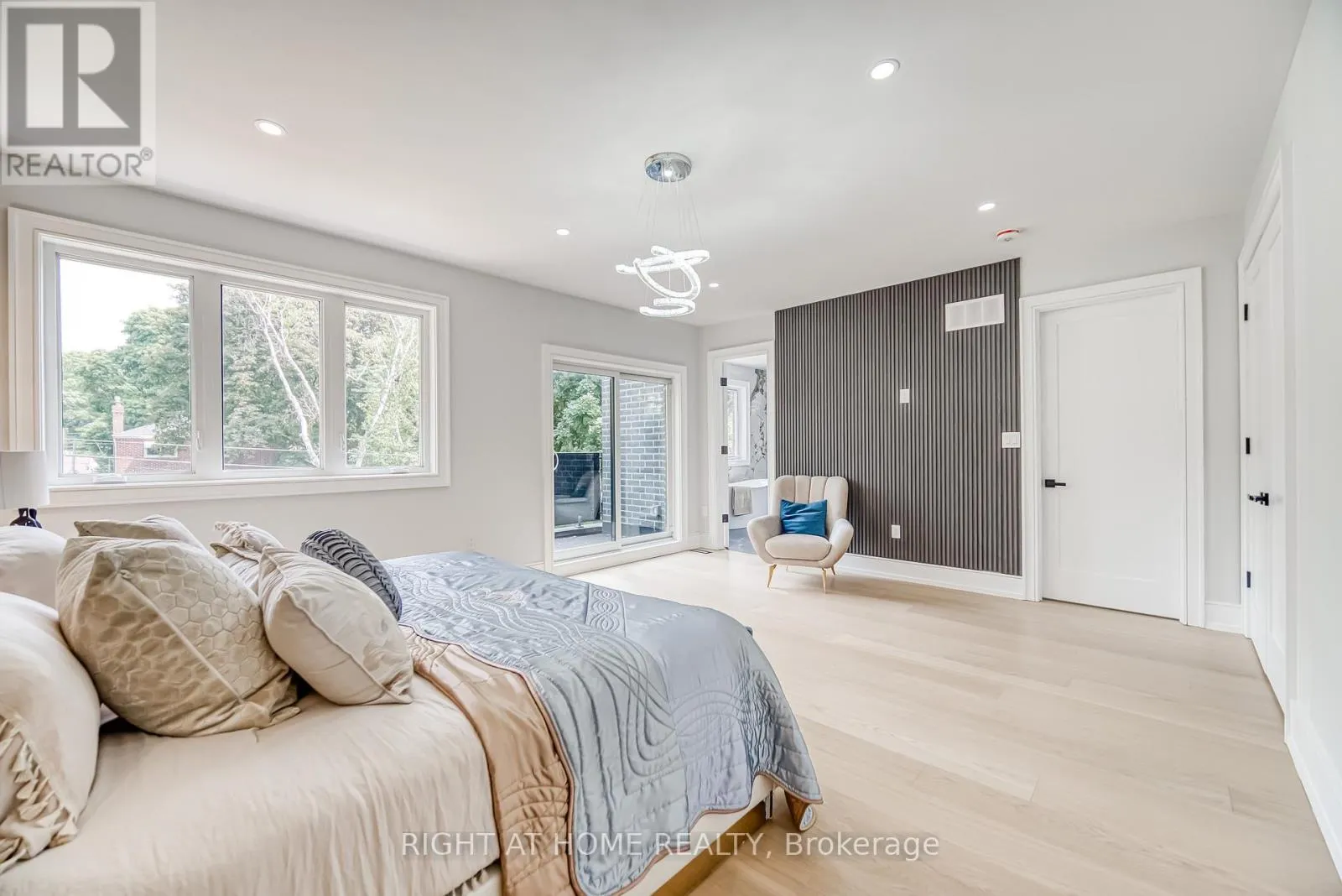 203 SCARBORO CRESCENT